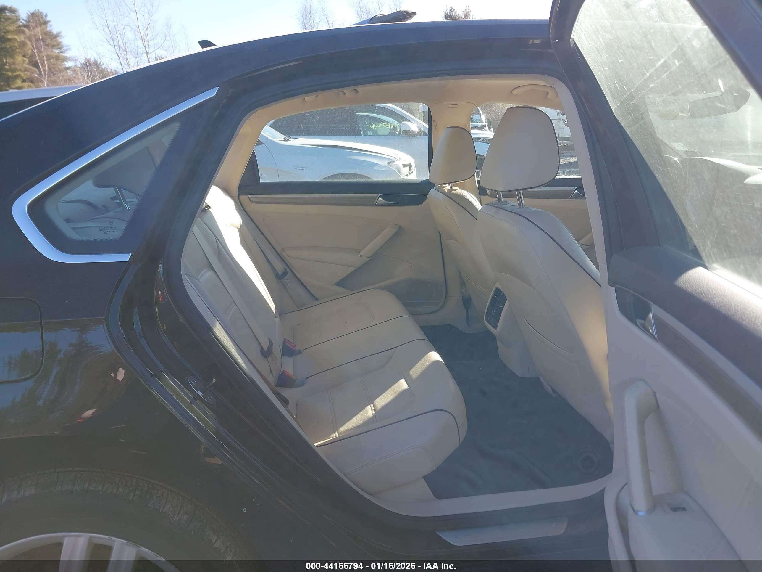 VOLKSWAGEN PASSAT image 8