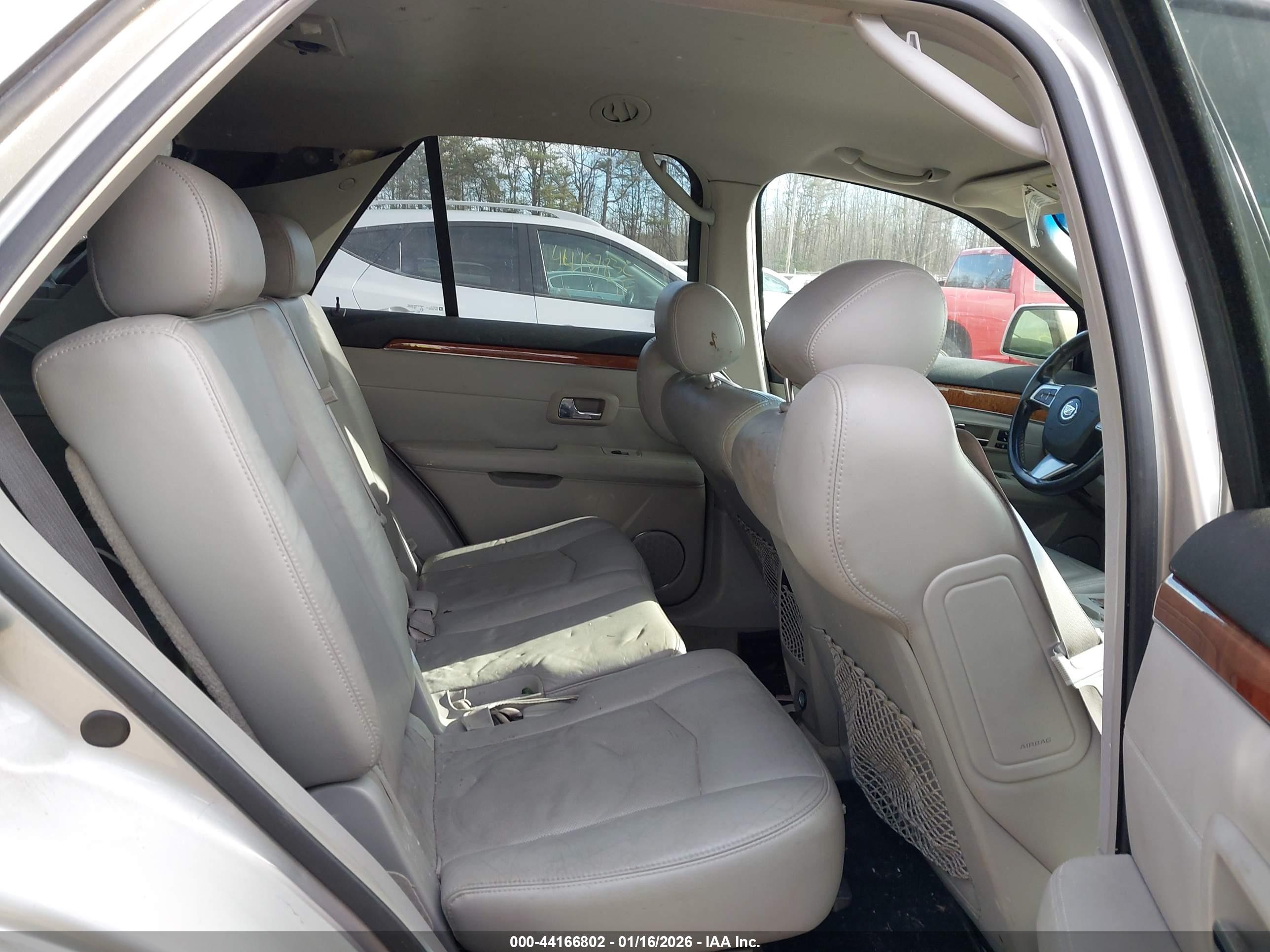 CADILLAC SRX image 8
