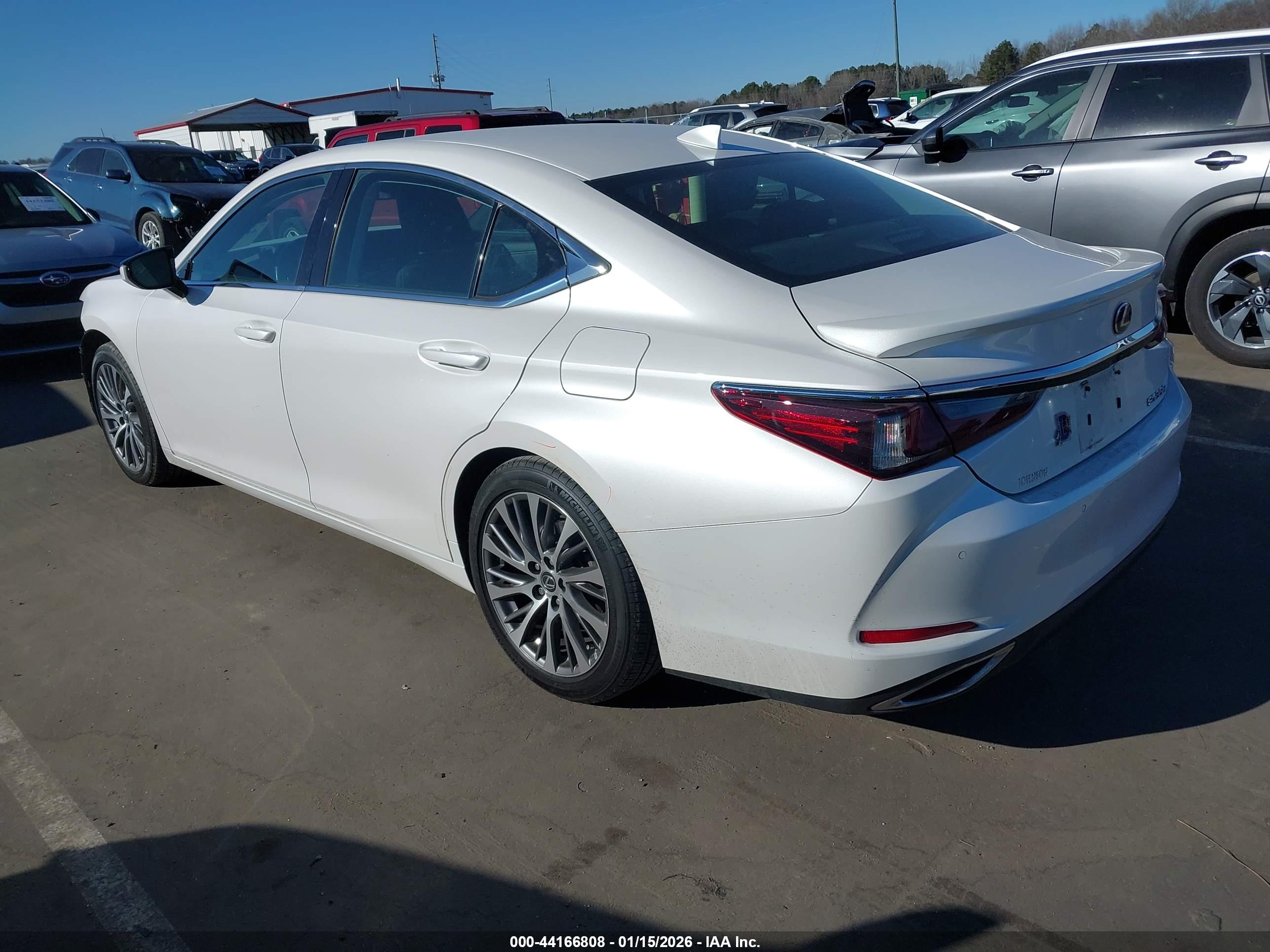 LEXUS ES image 3