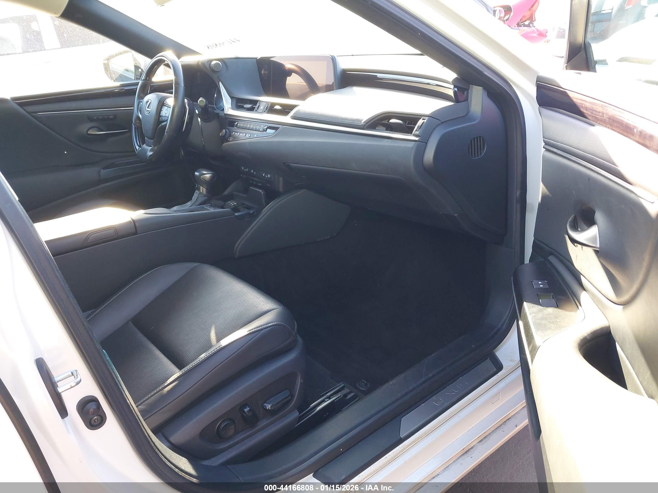 LEXUS ES image 5