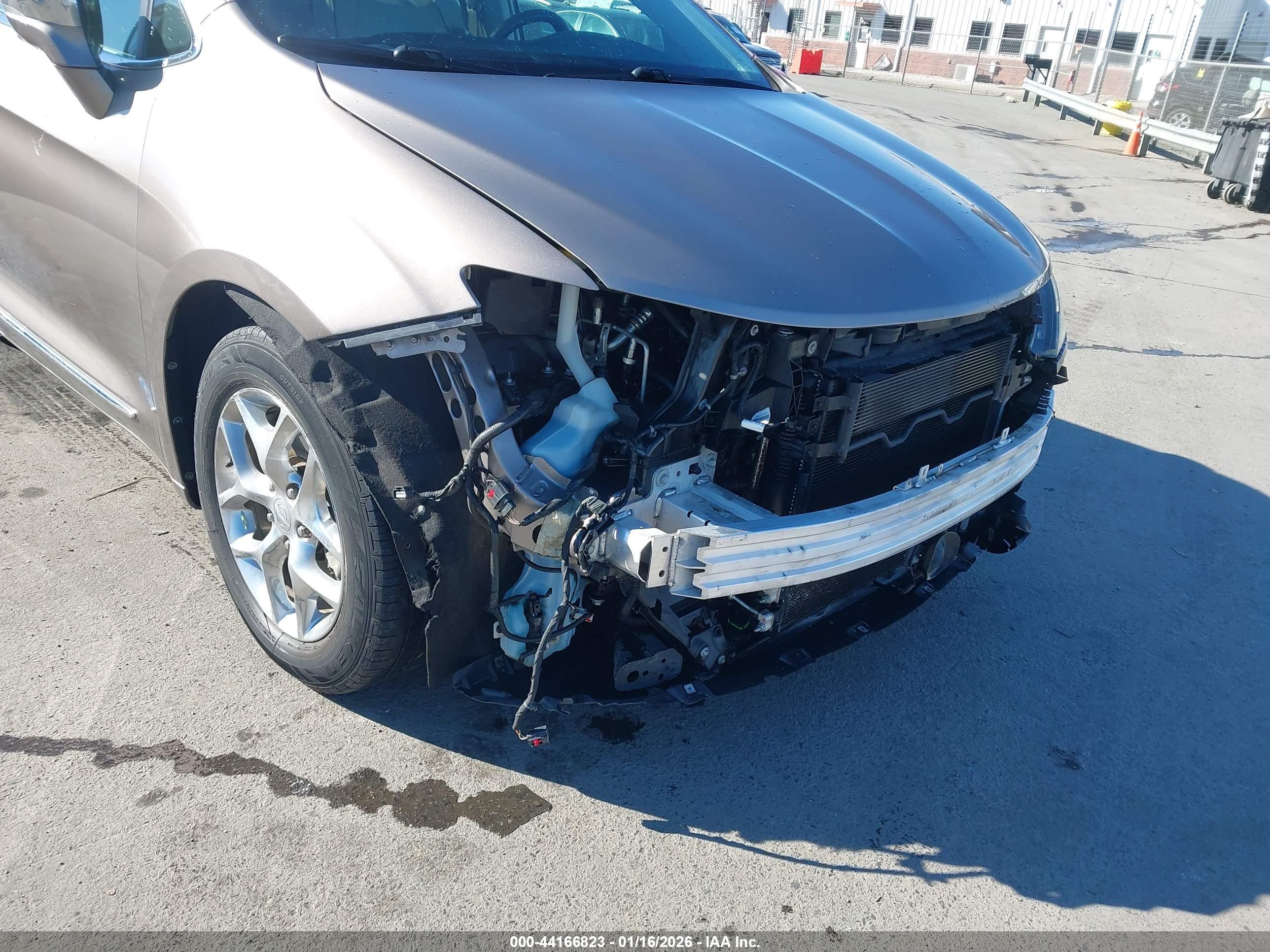 CHRYSLER PACIFICA image 6