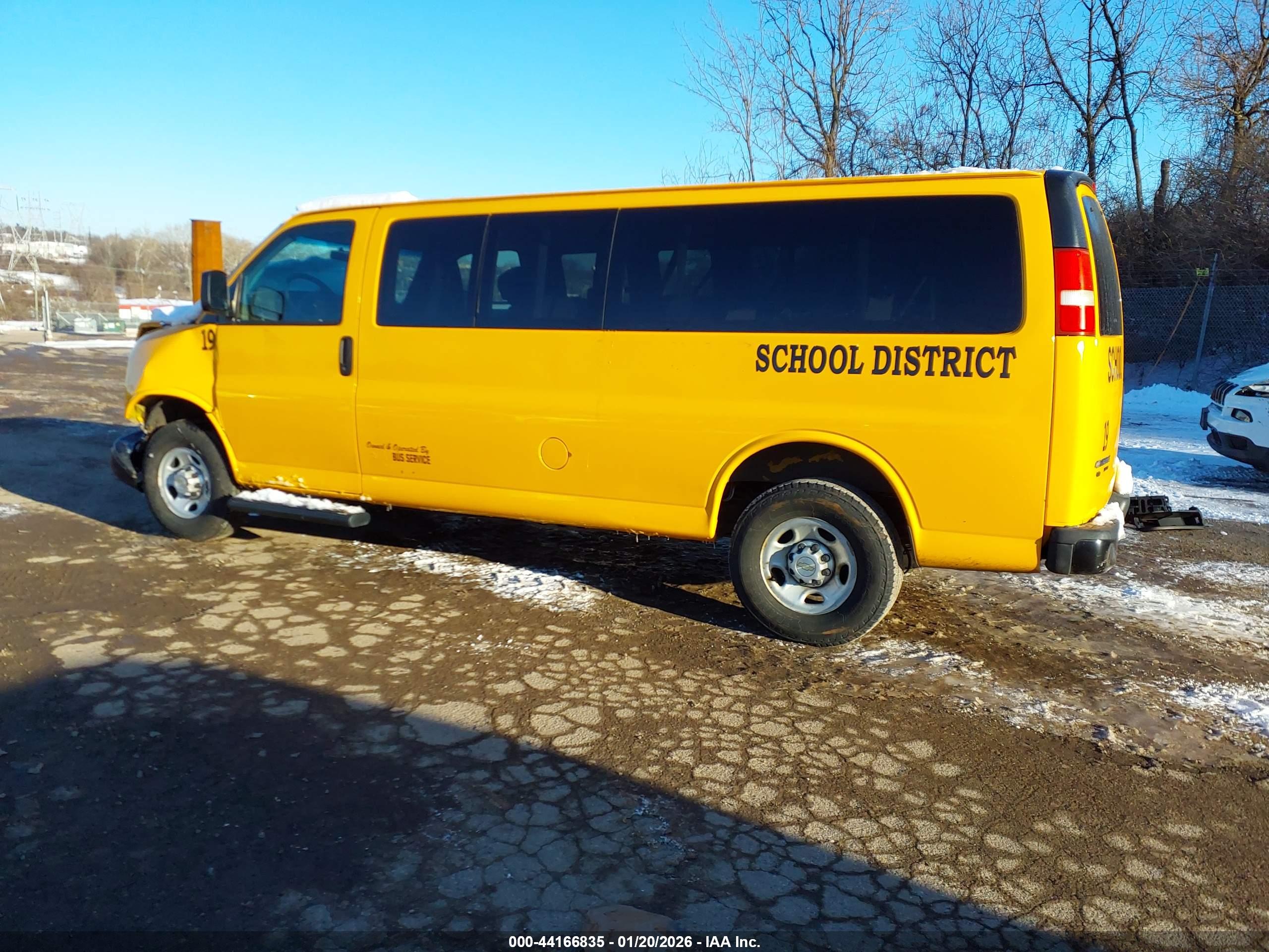 CHEVROLET EXPRESS image 3