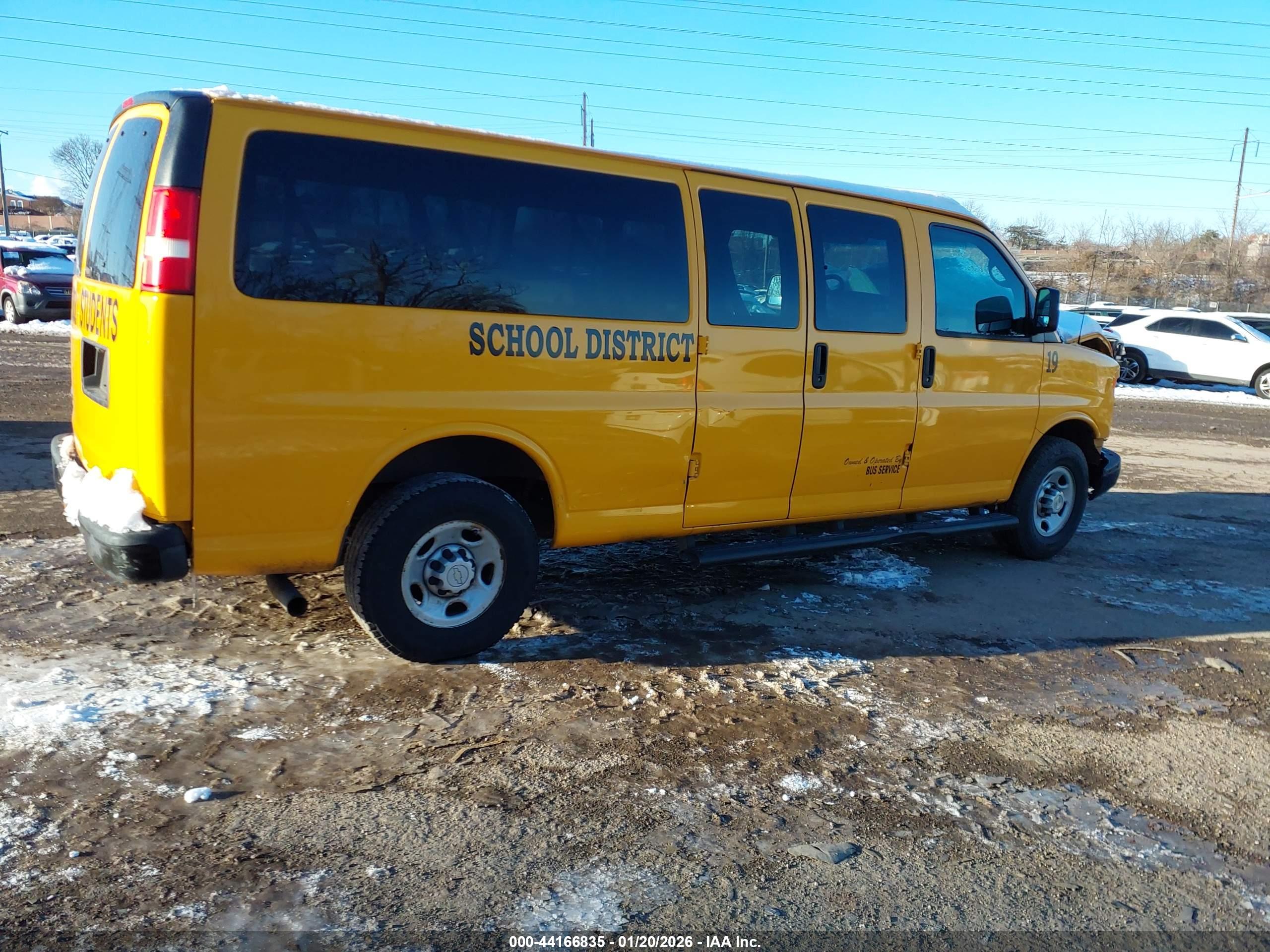 CHEVROLET EXPRESS image 4