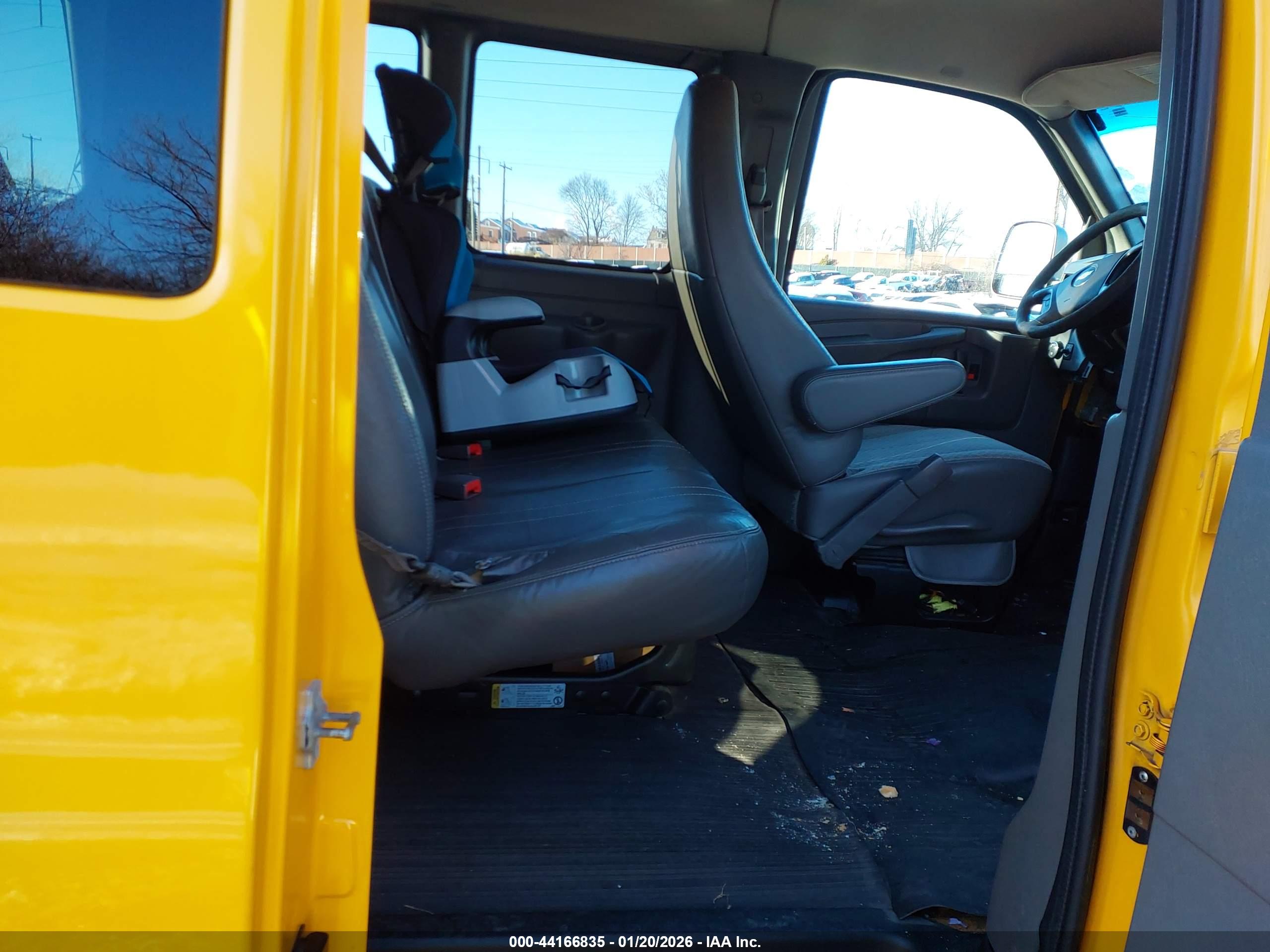 CHEVROLET EXPRESS image 8