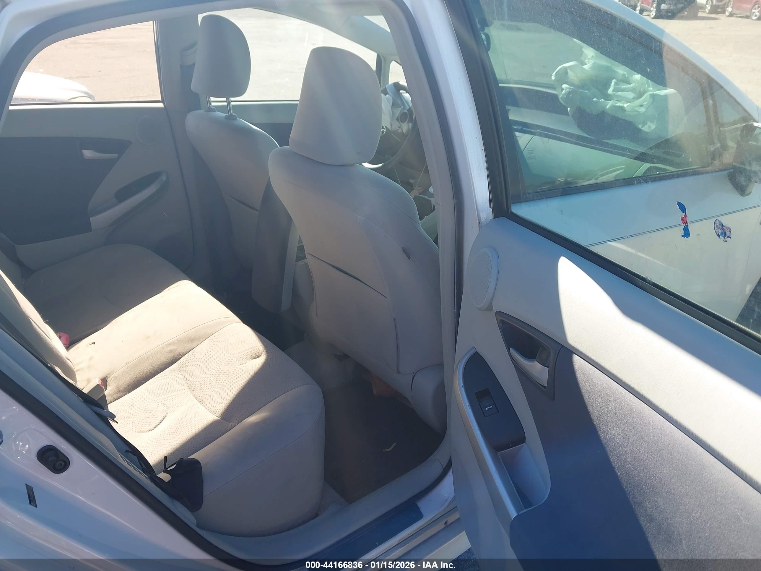 TOYOTA PRIUS image 8