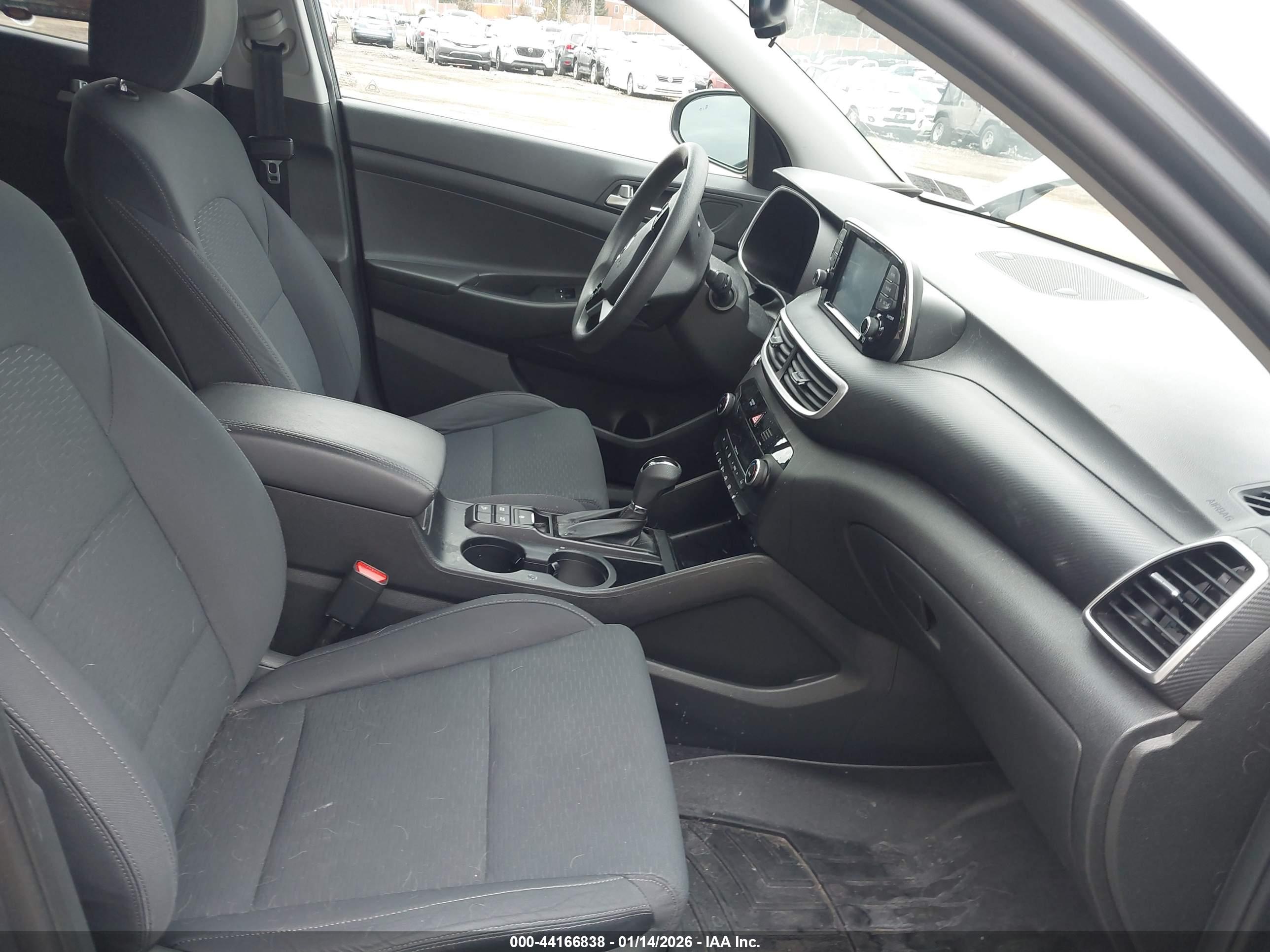 HYUNDAI TUCSON image 5