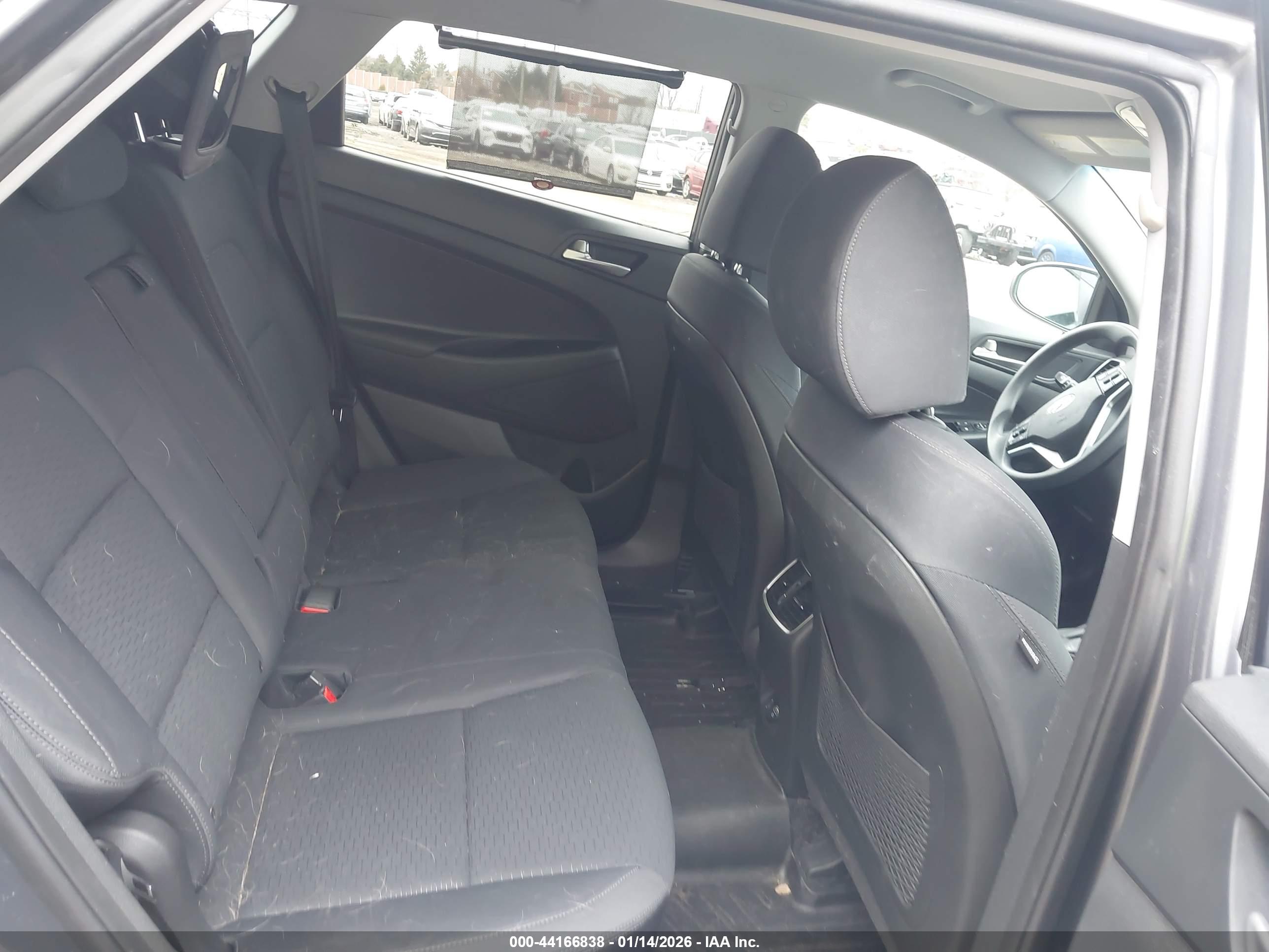 HYUNDAI TUCSON image 8