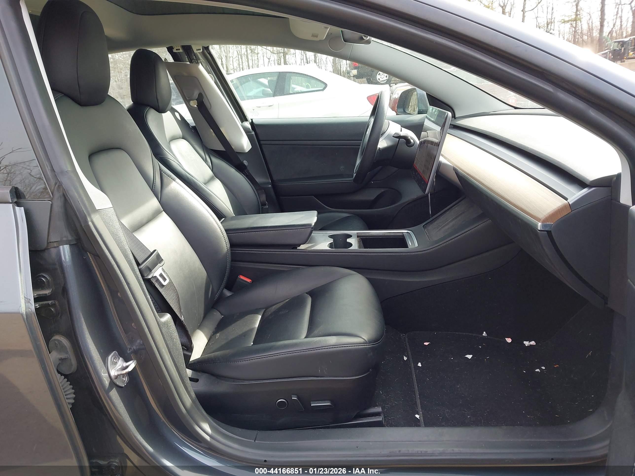 TESLA MODEL image 5