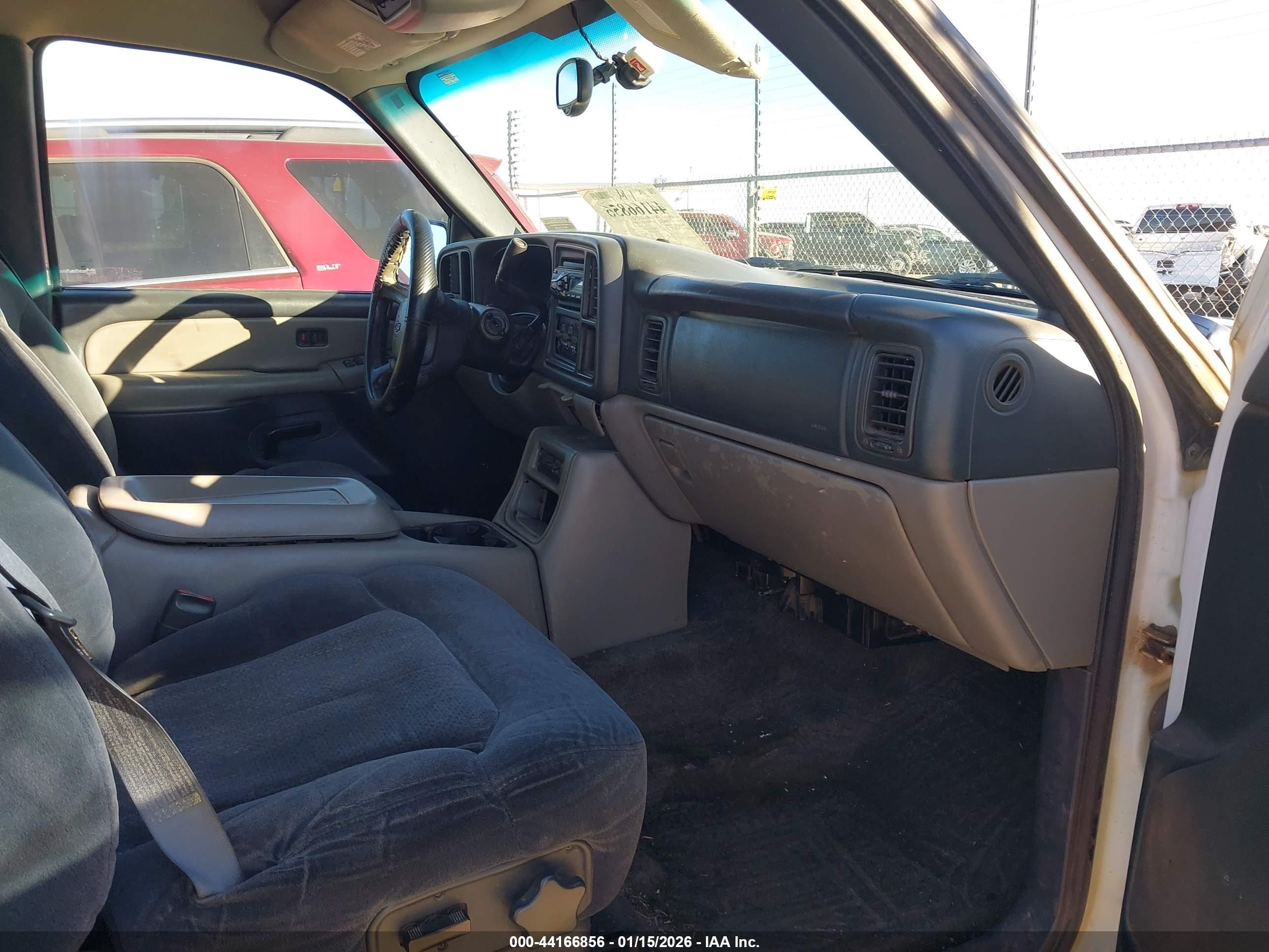 CHEVROLET SUBURBAN image 5