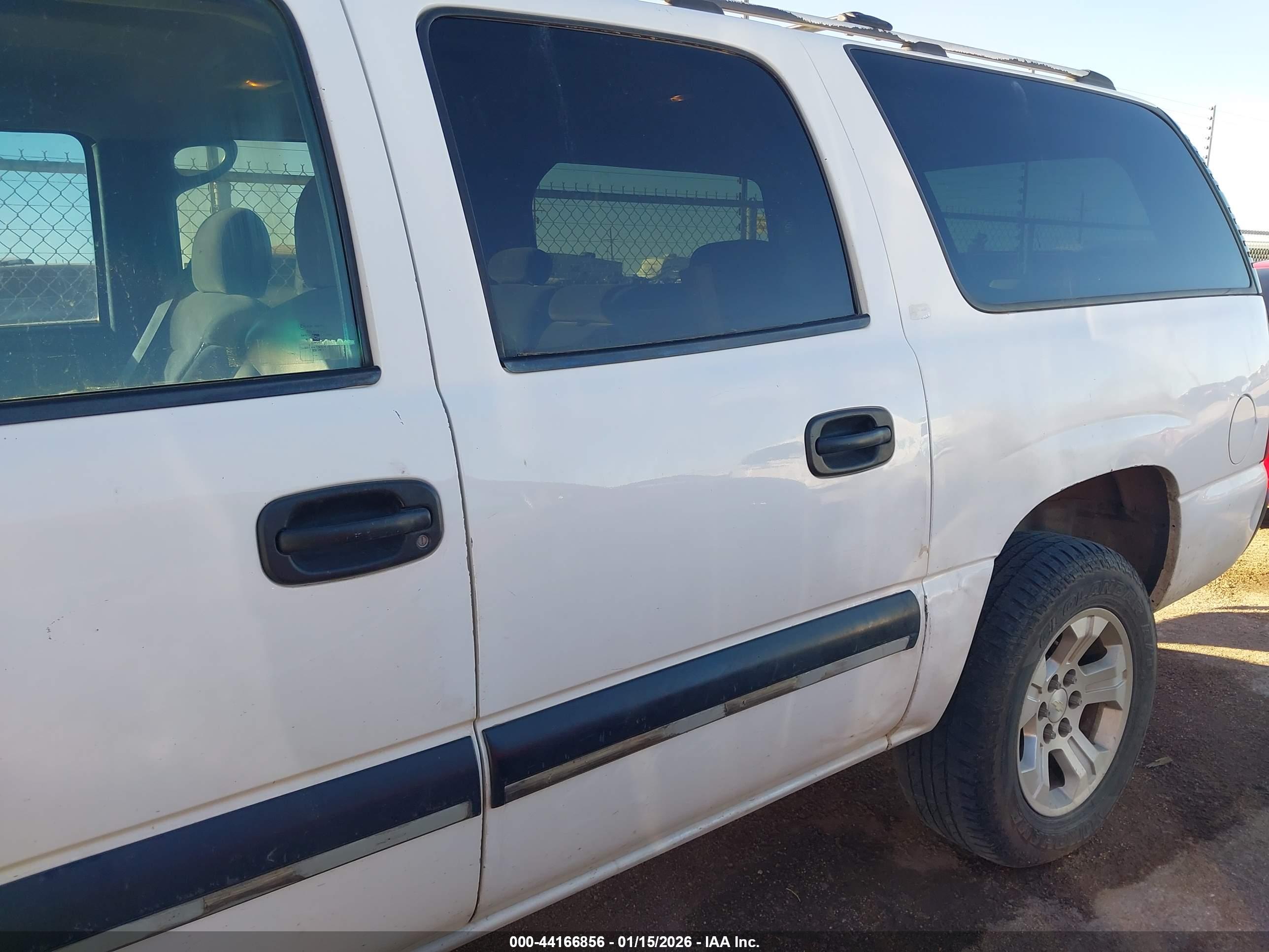 CHEVROLET SUBURBAN image 6