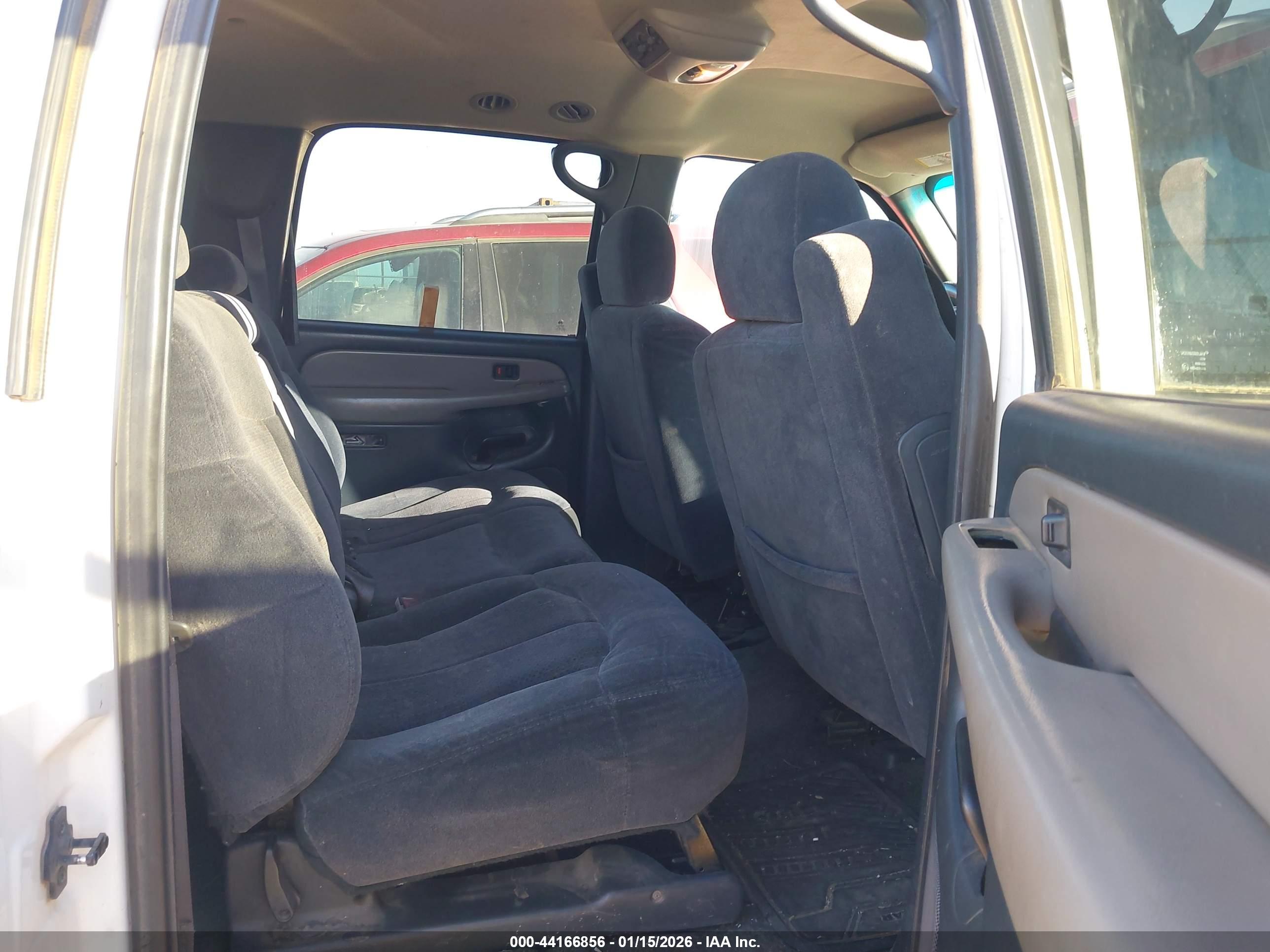 CHEVROLET SUBURBAN image 8