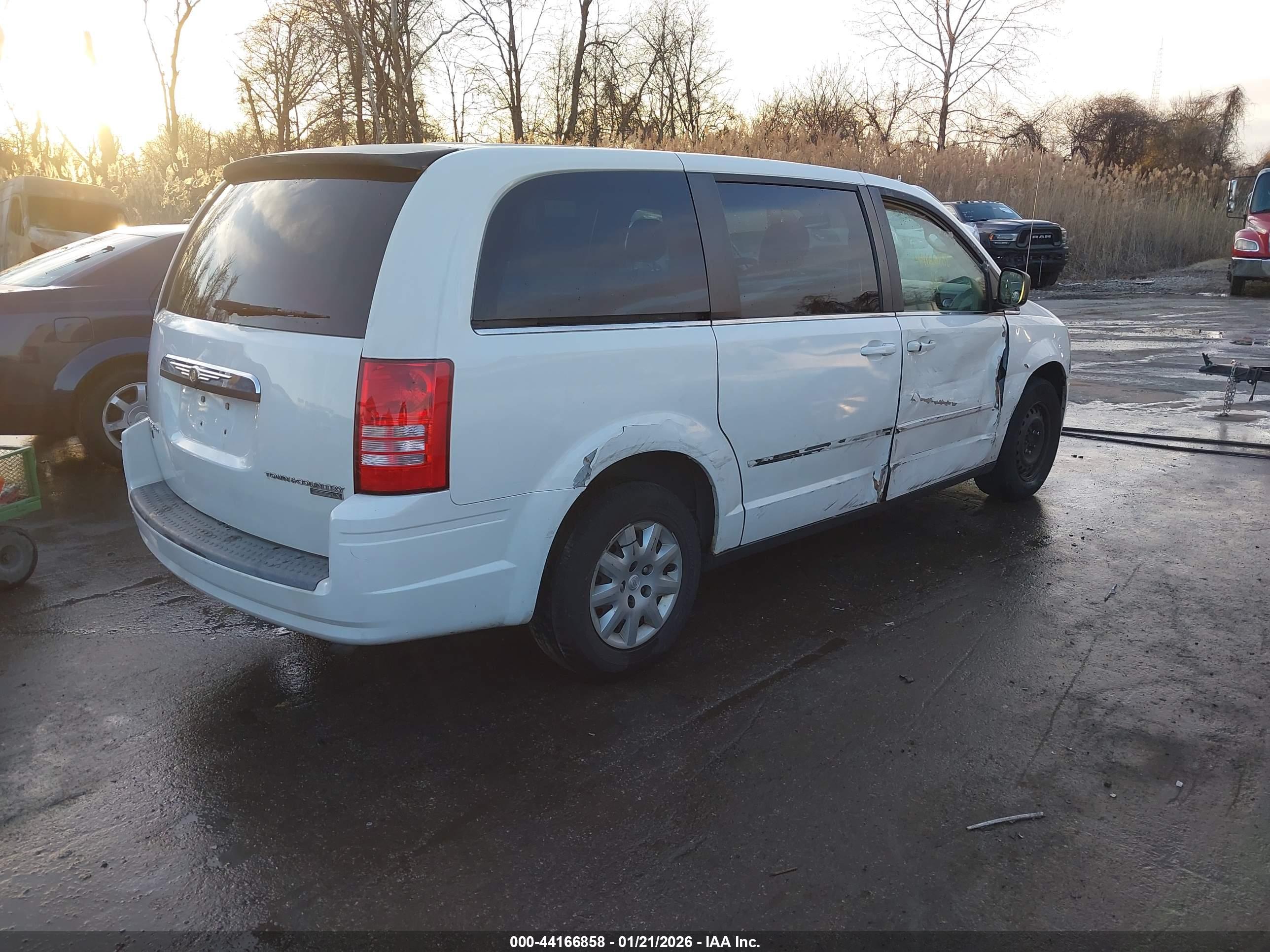 CHRYSLER TOWN image 4