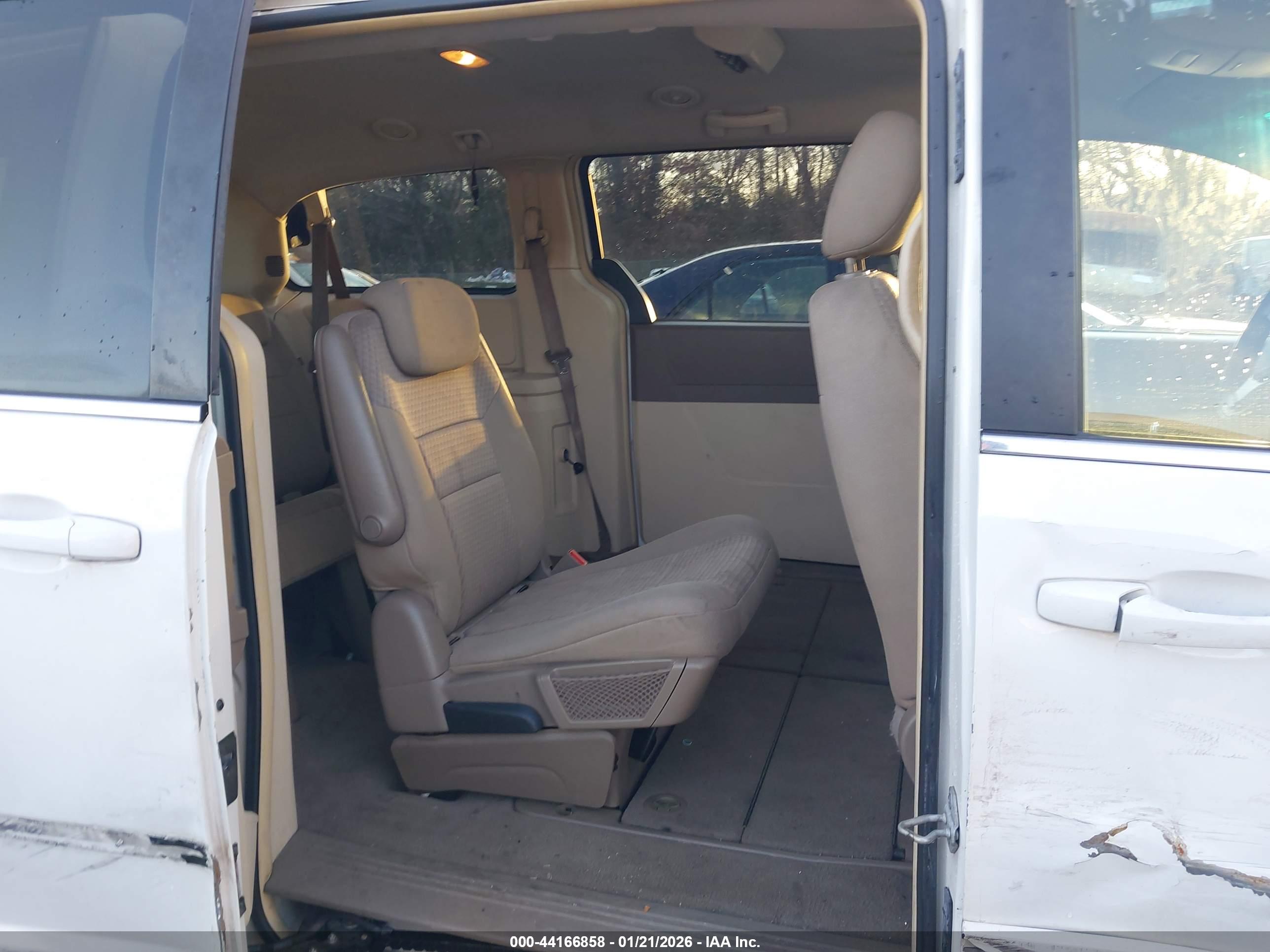 CHRYSLER TOWN image 8
