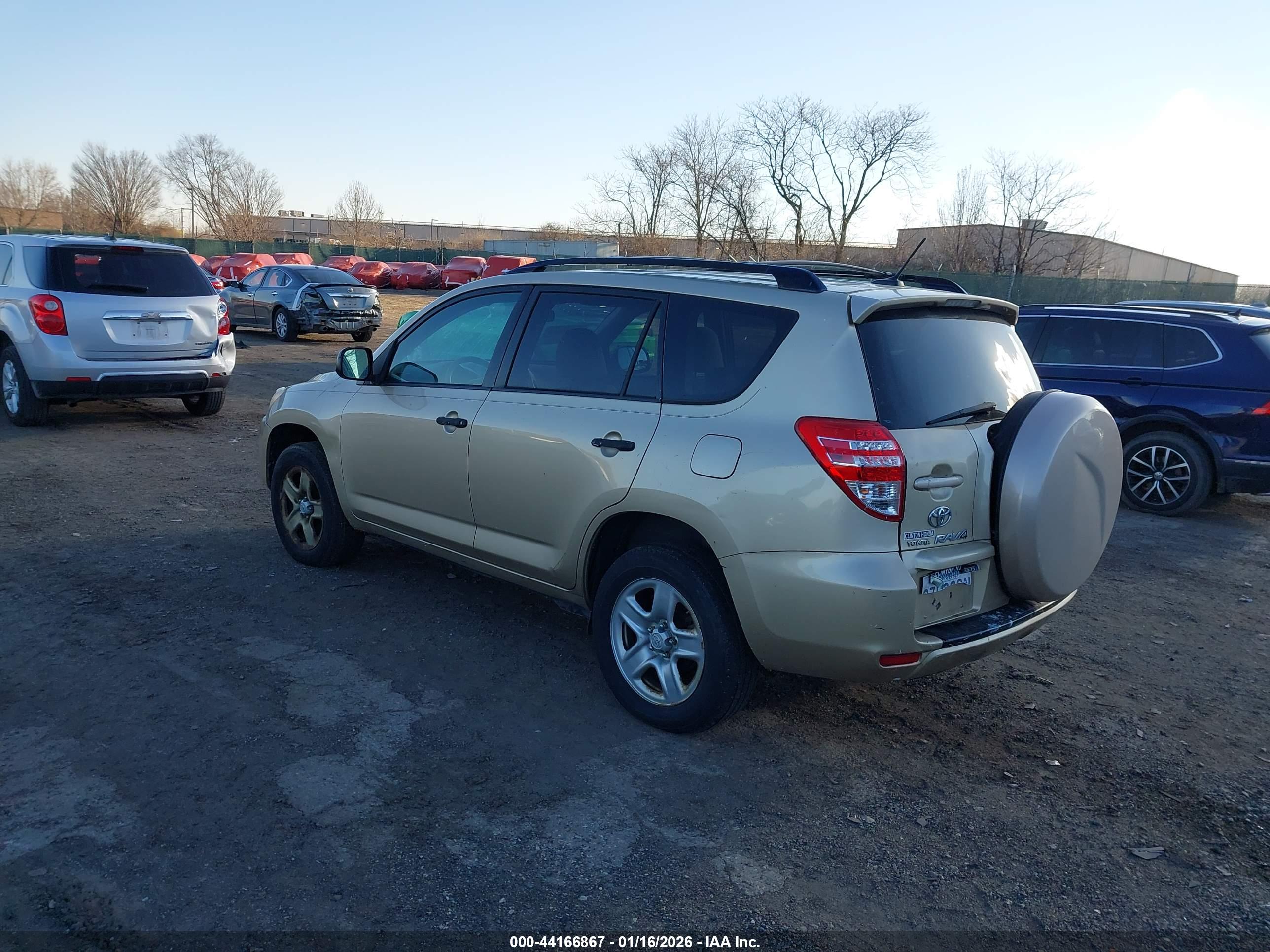 TOYOTA RAV4 image 3