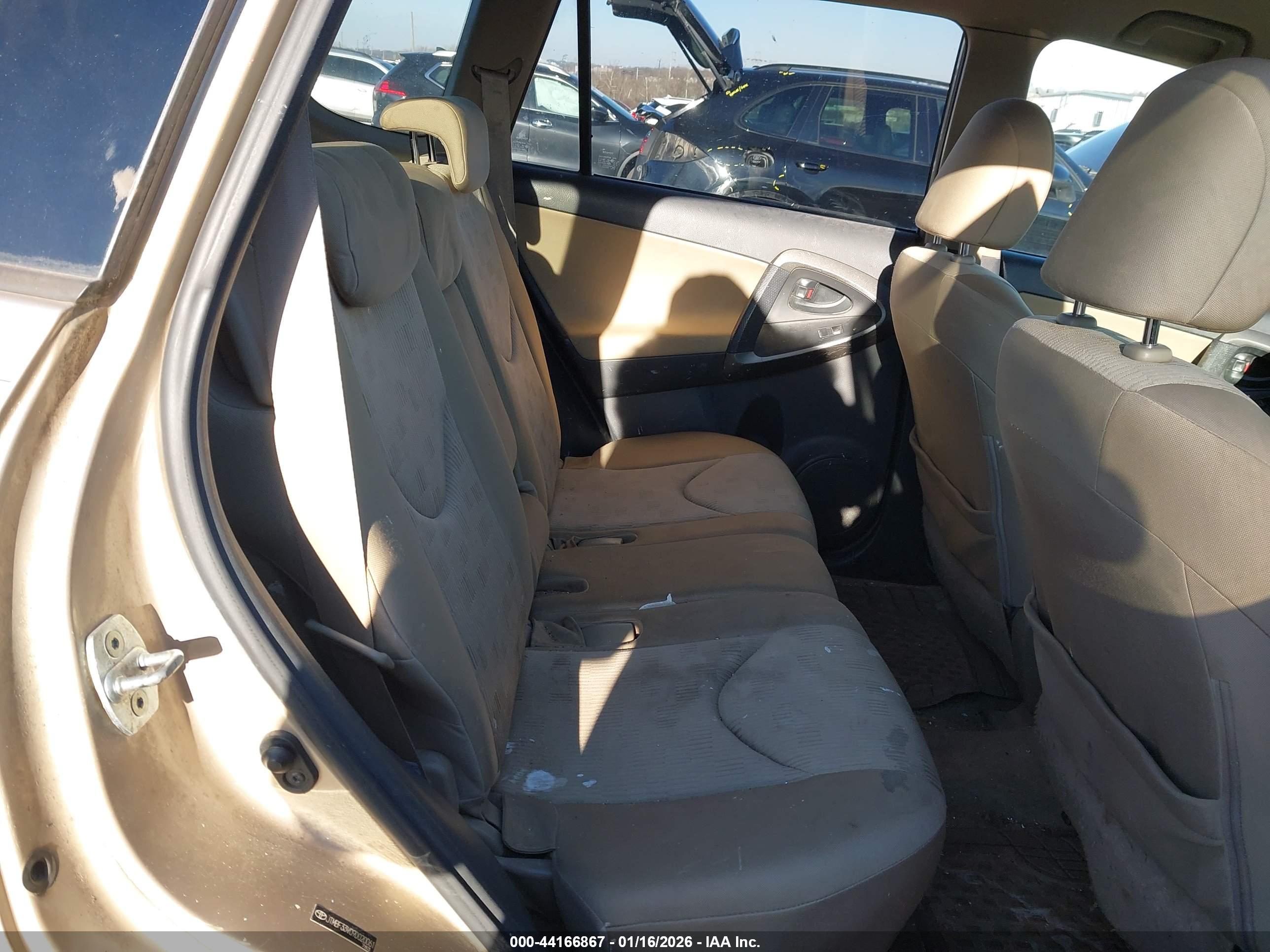 TOYOTA RAV4 image 8