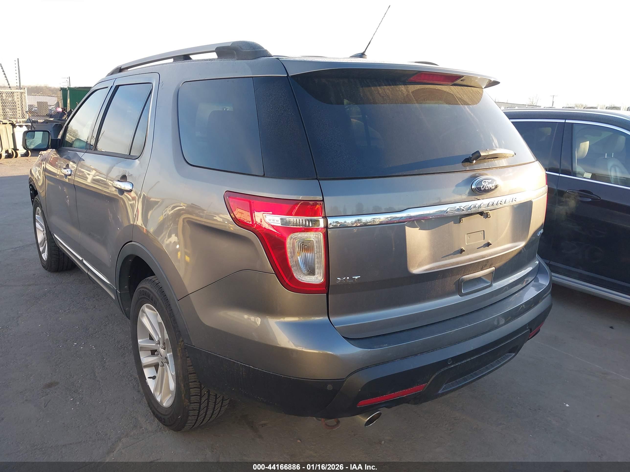 FORD EXPLORER image 3
