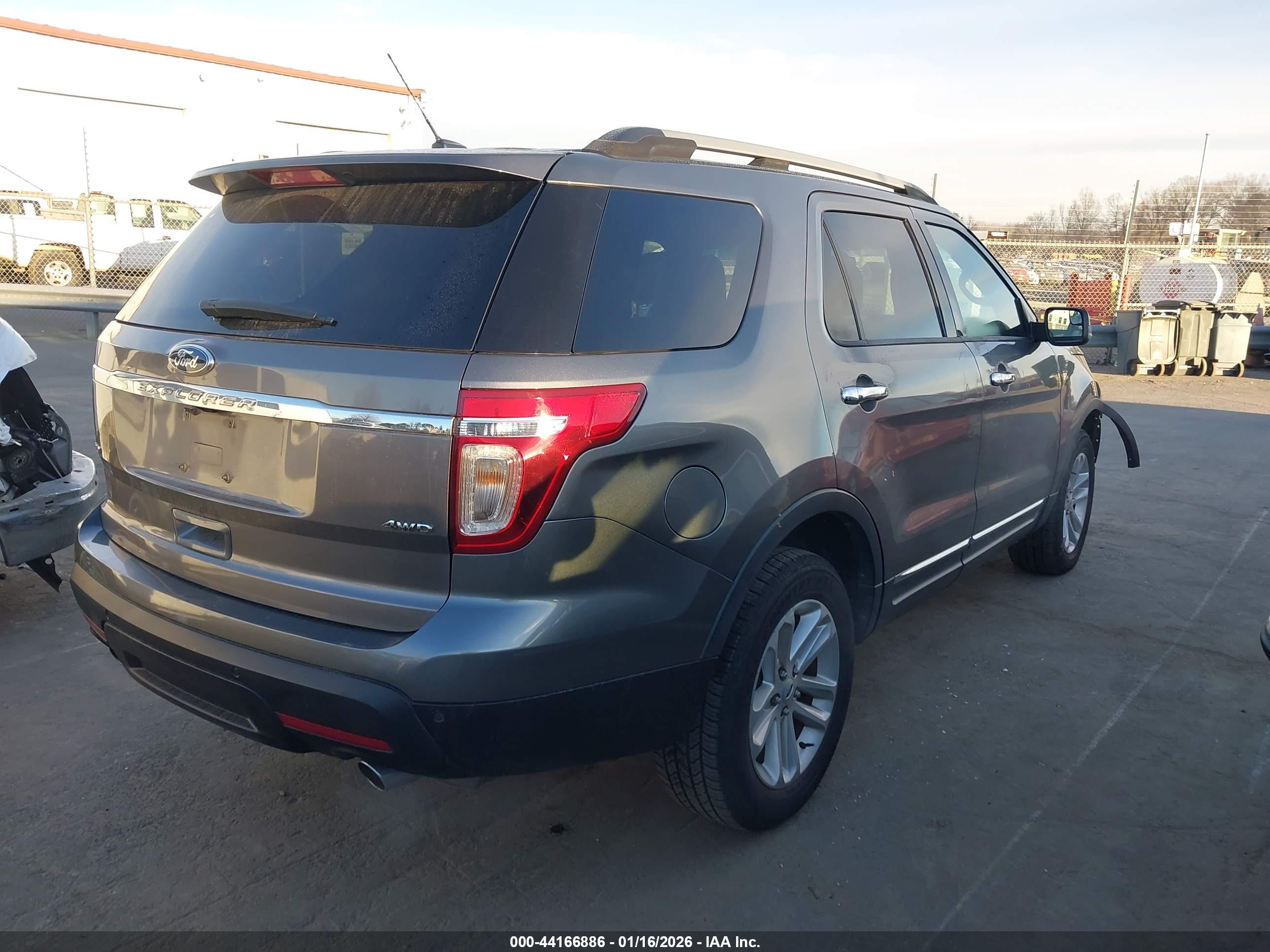 FORD EXPLORER image 4
