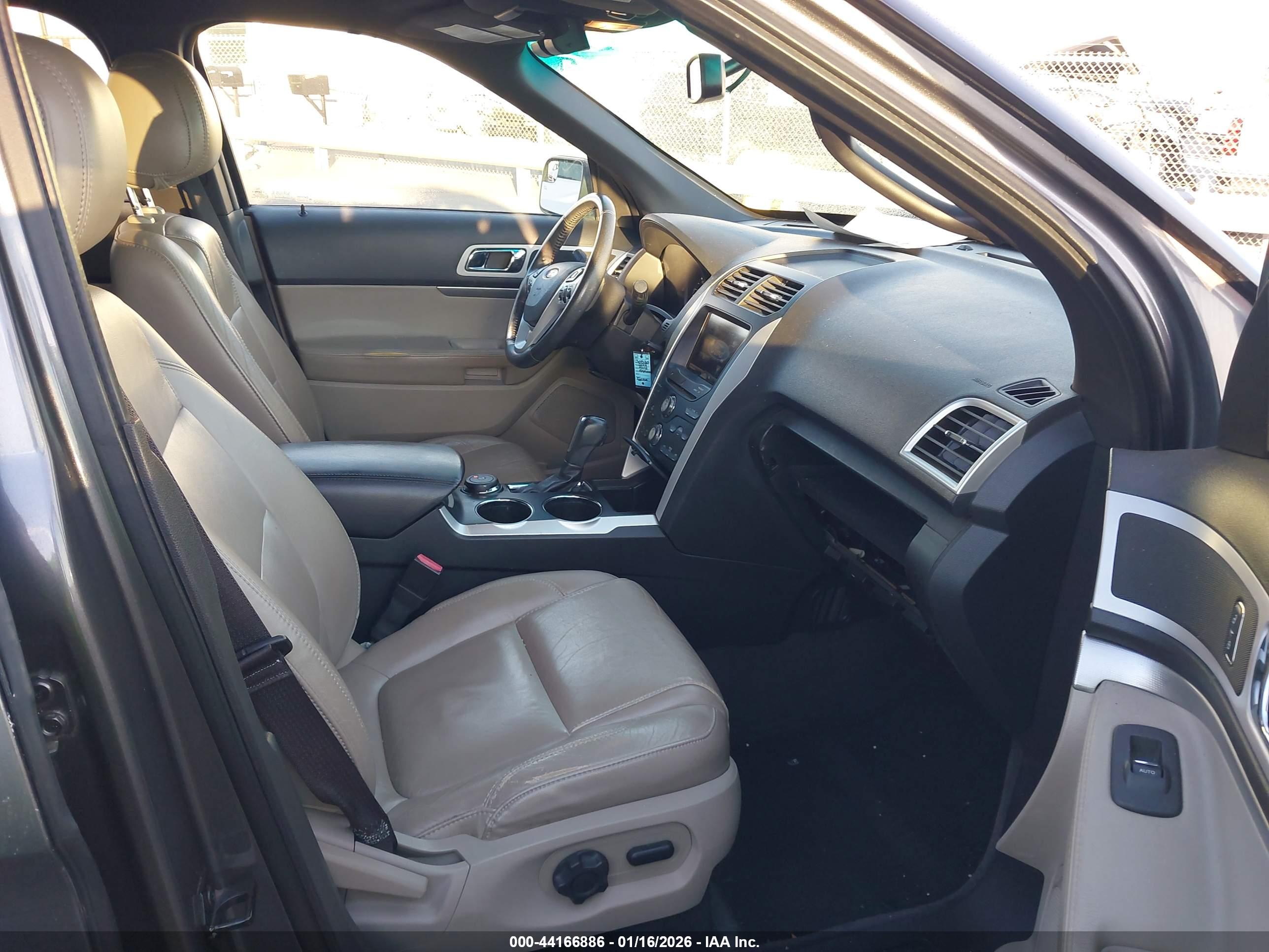 FORD EXPLORER image 5