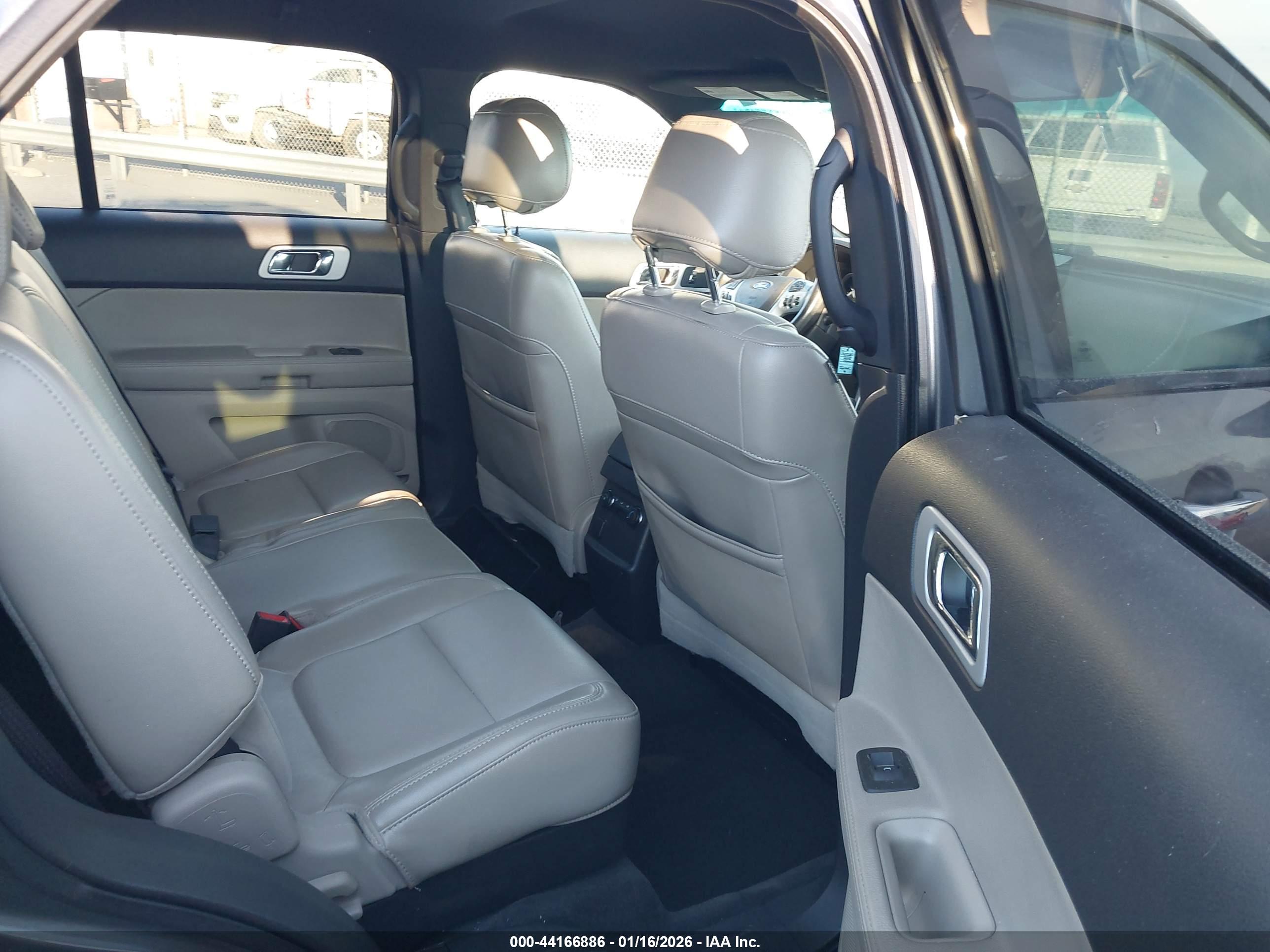 FORD EXPLORER image 8