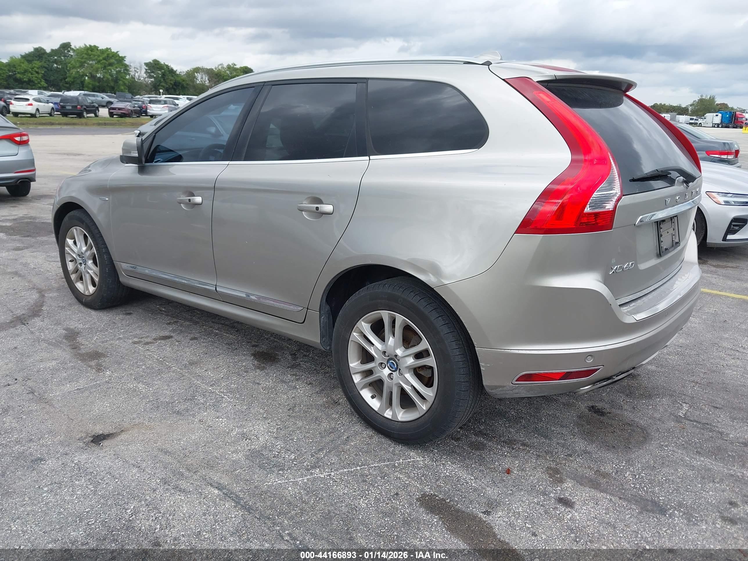 VOLVO XC60 image 3