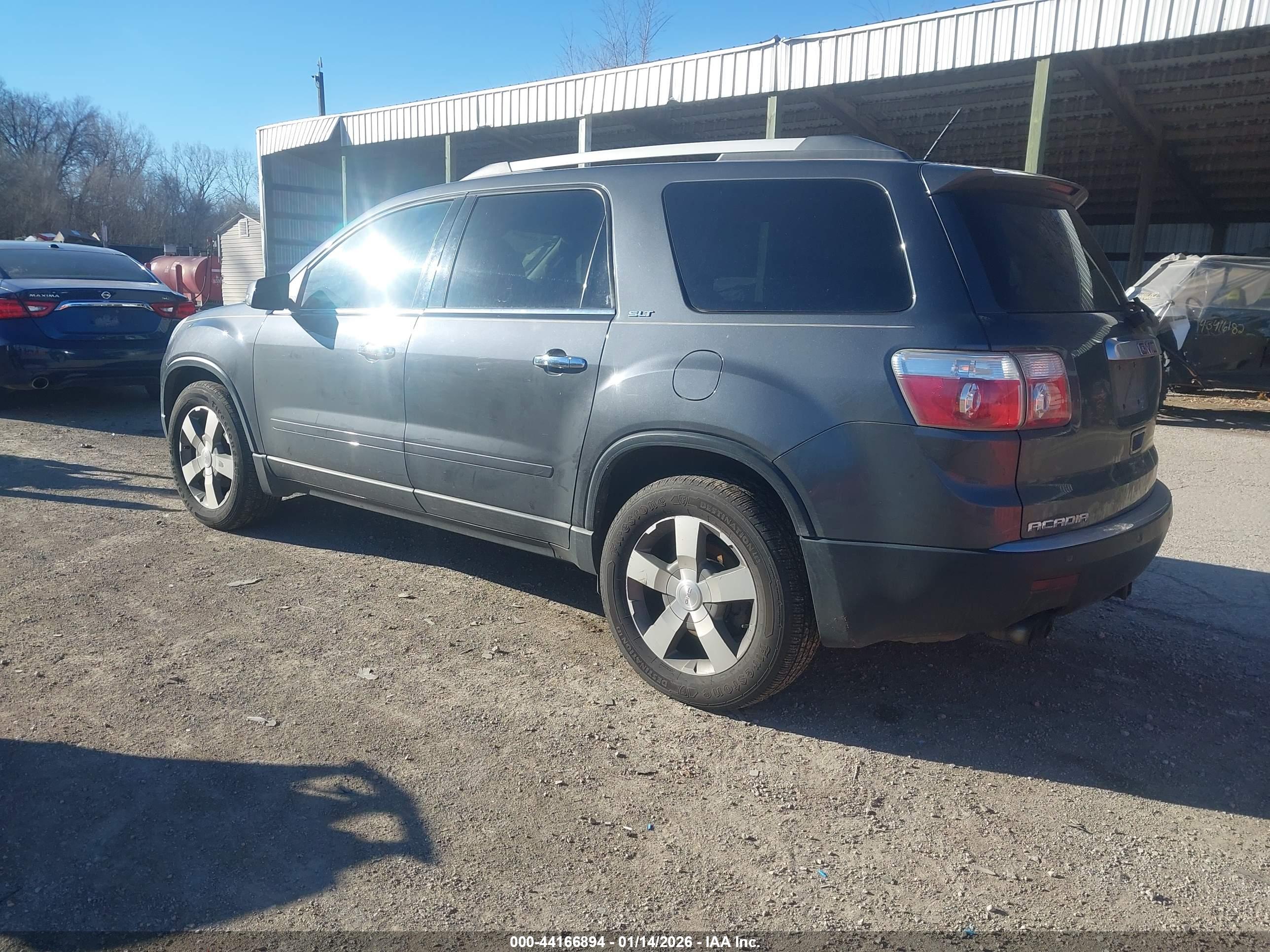 GMC ACADIA image 3