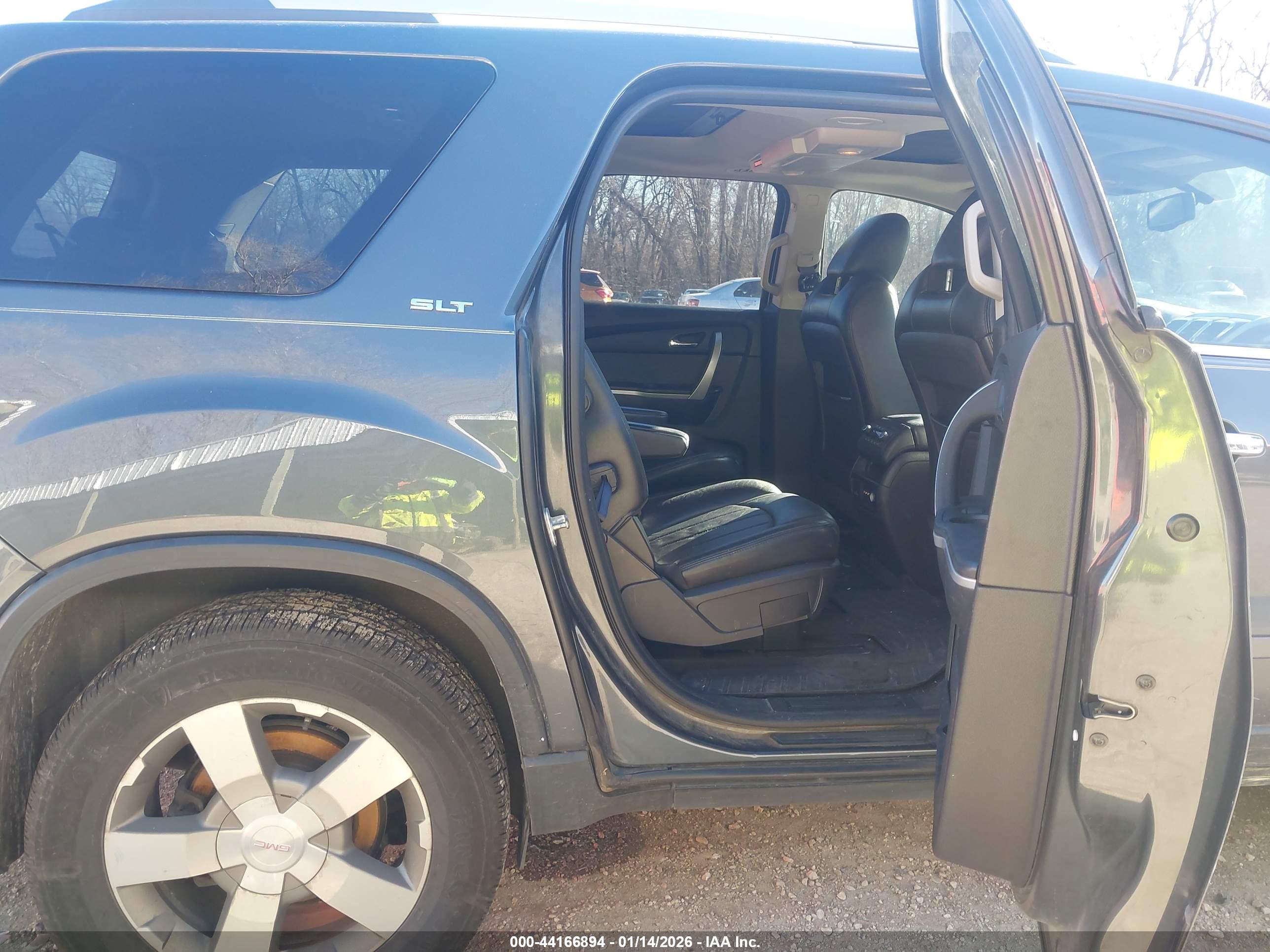 GMC ACADIA image 8