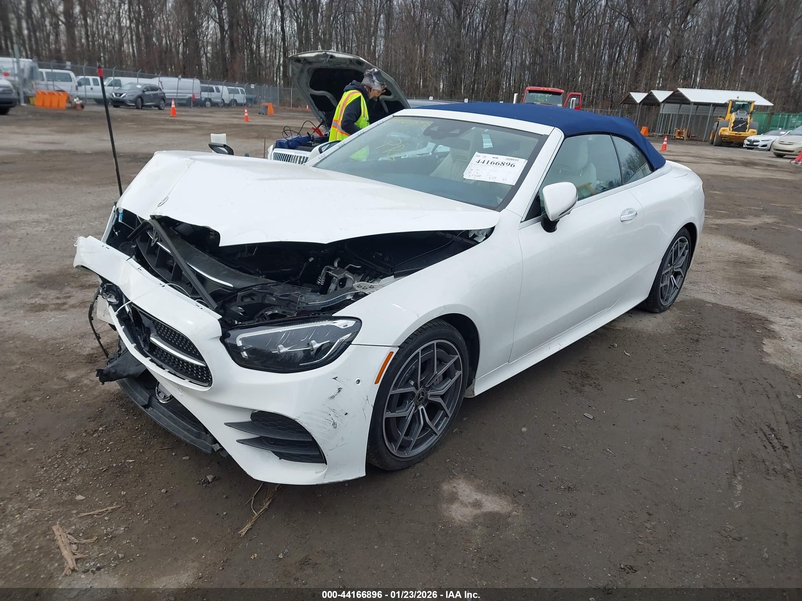 MERCEDES-BENZ E image 2