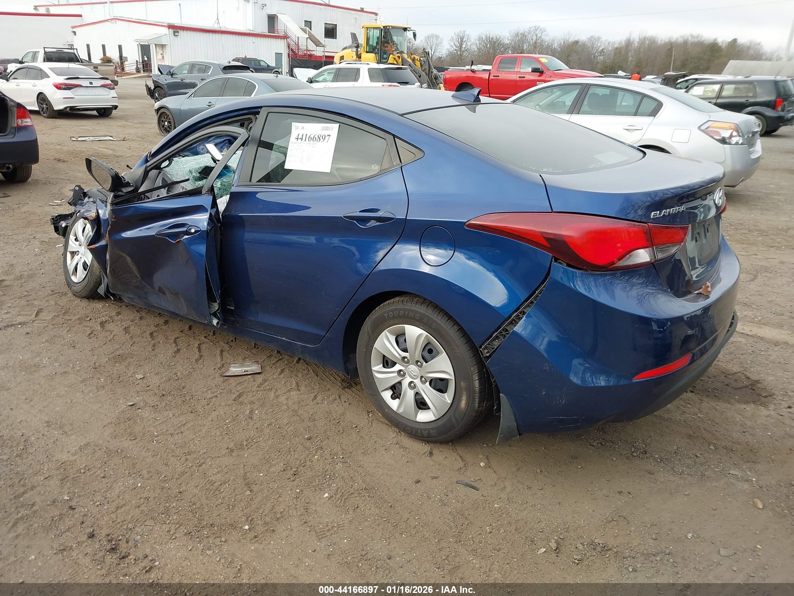 HYUNDAI ELANTRA image 3