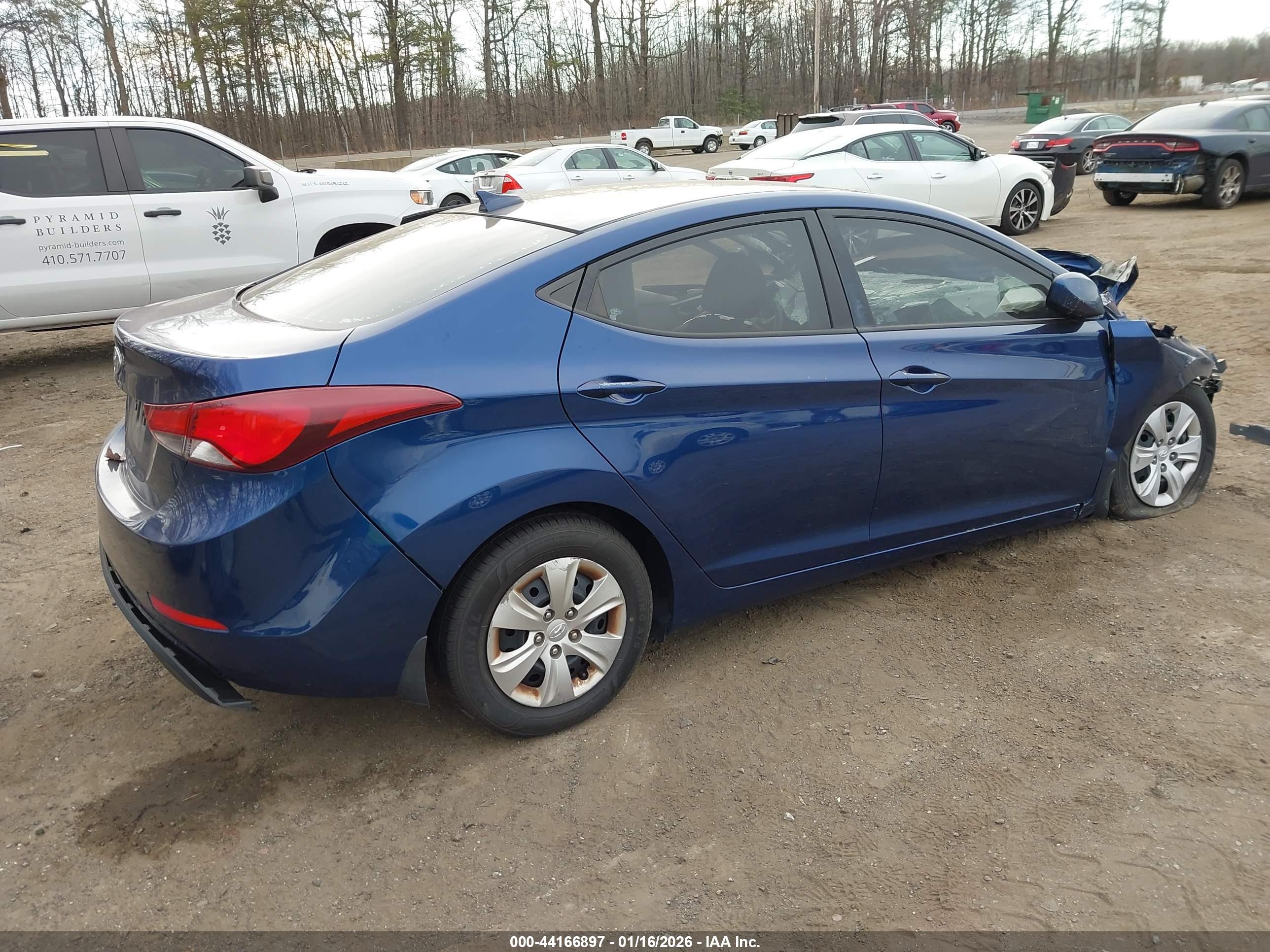 HYUNDAI ELANTRA image 4