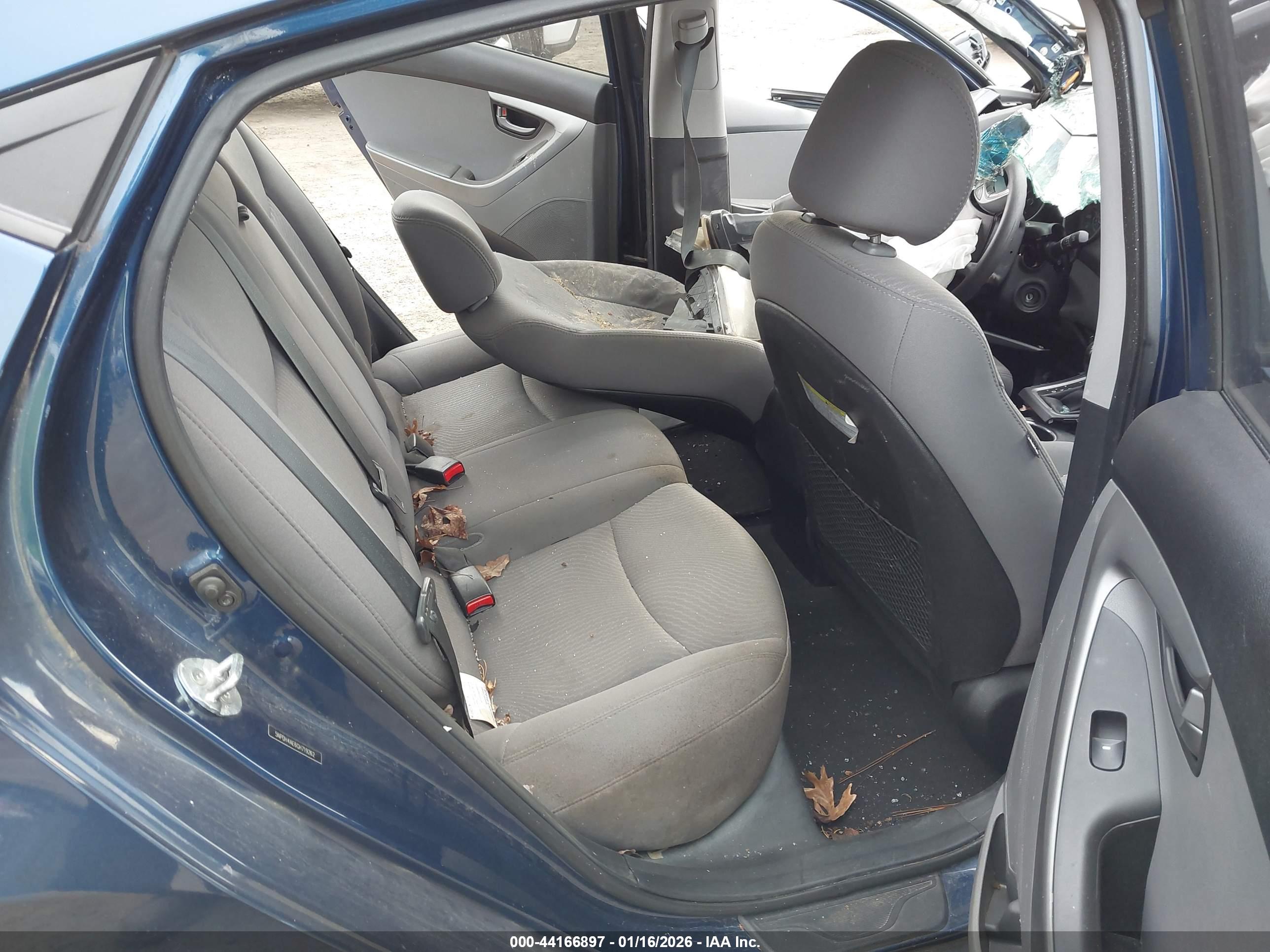 HYUNDAI ELANTRA image 8