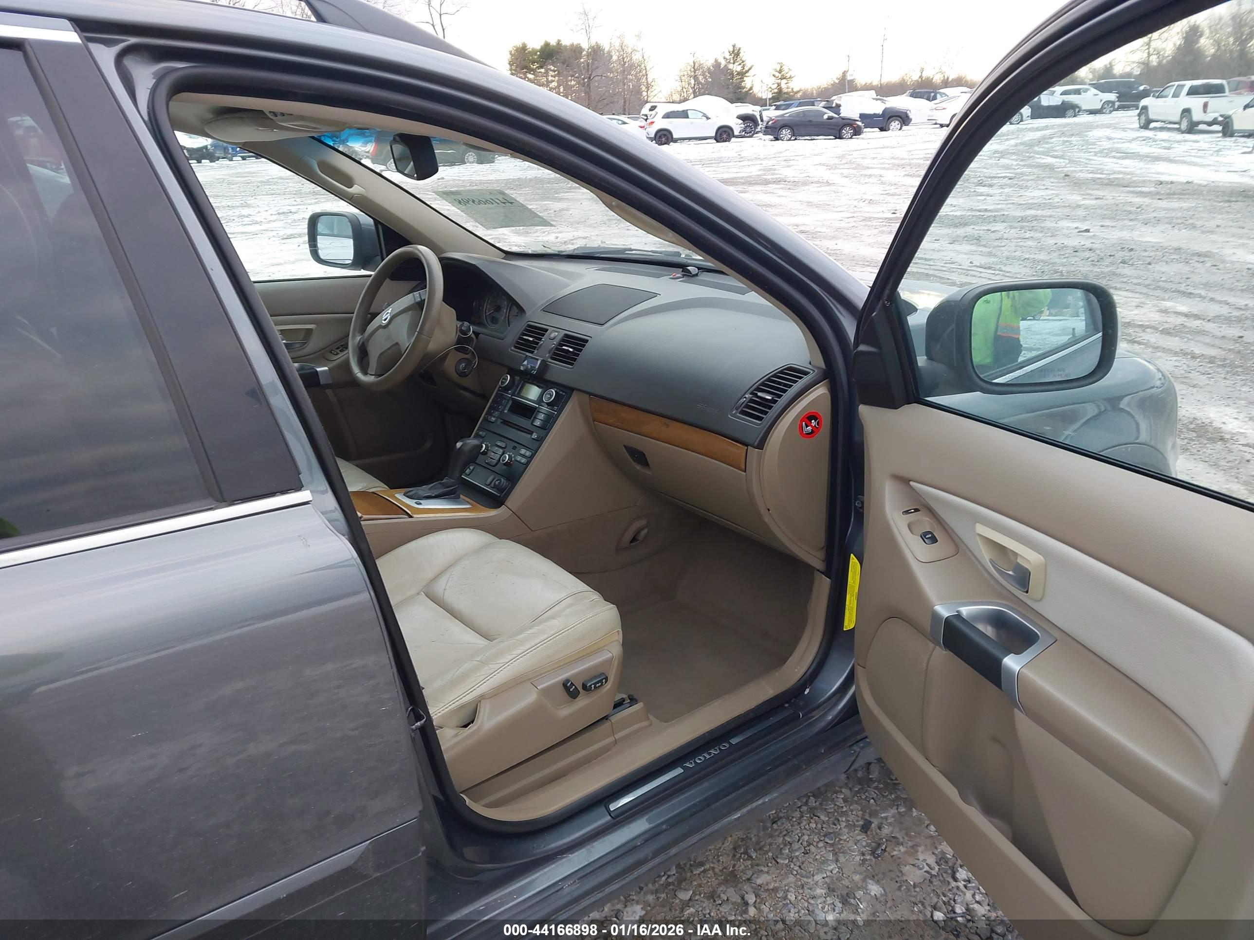 VOLVO XC90 image 5