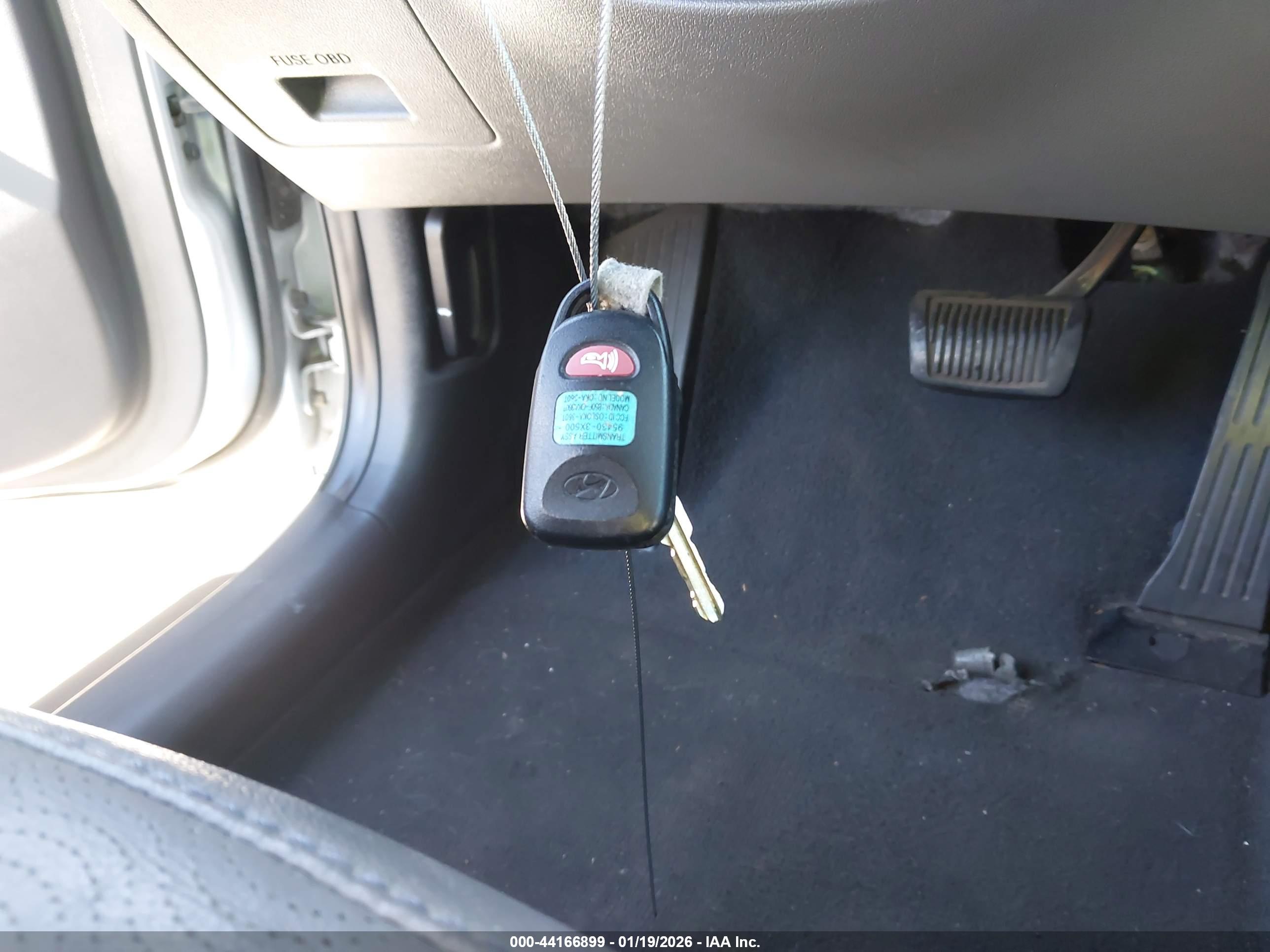 HYUNDAI ELANTRA image 11