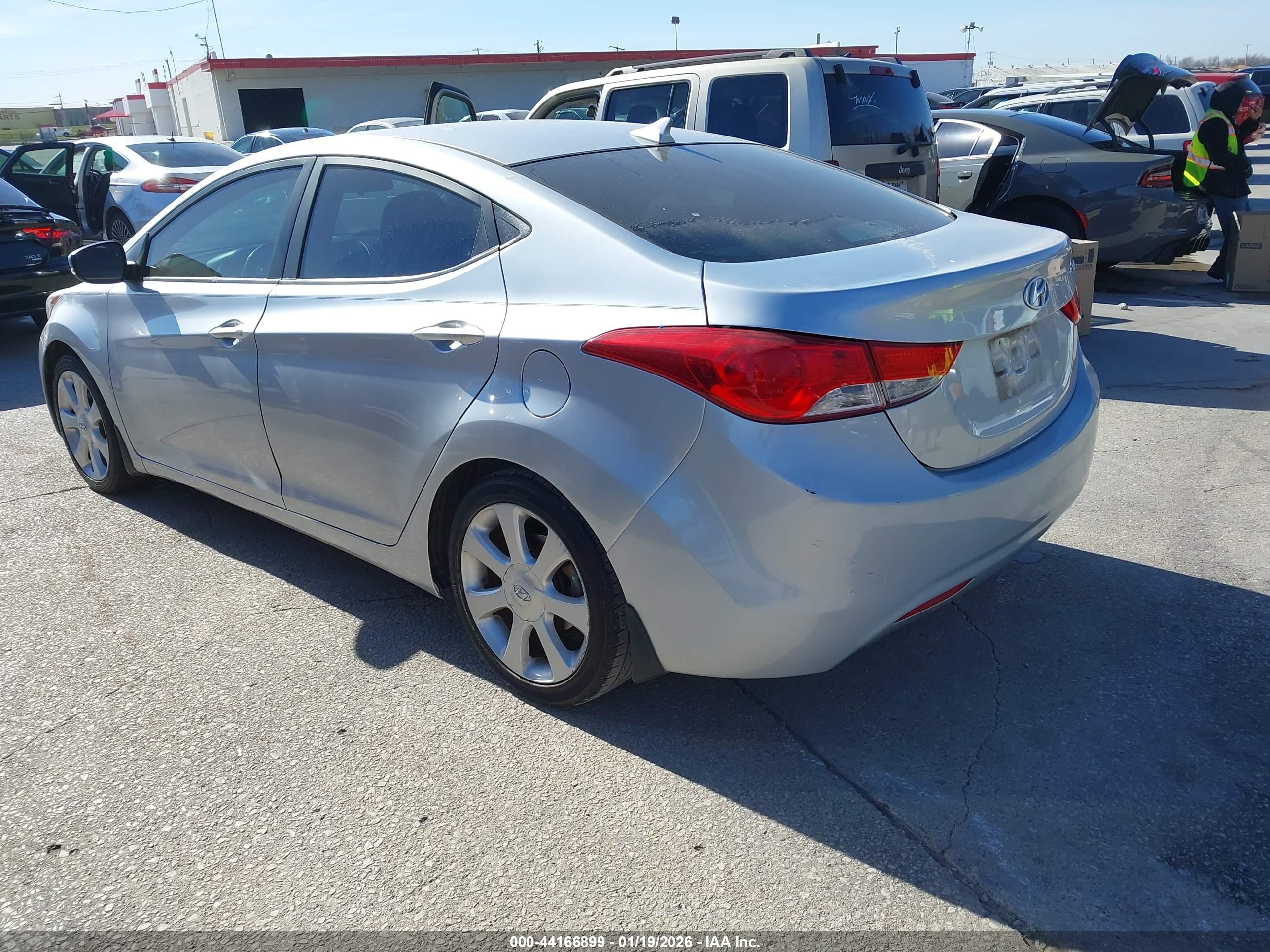 HYUNDAI ELANTRA image 3