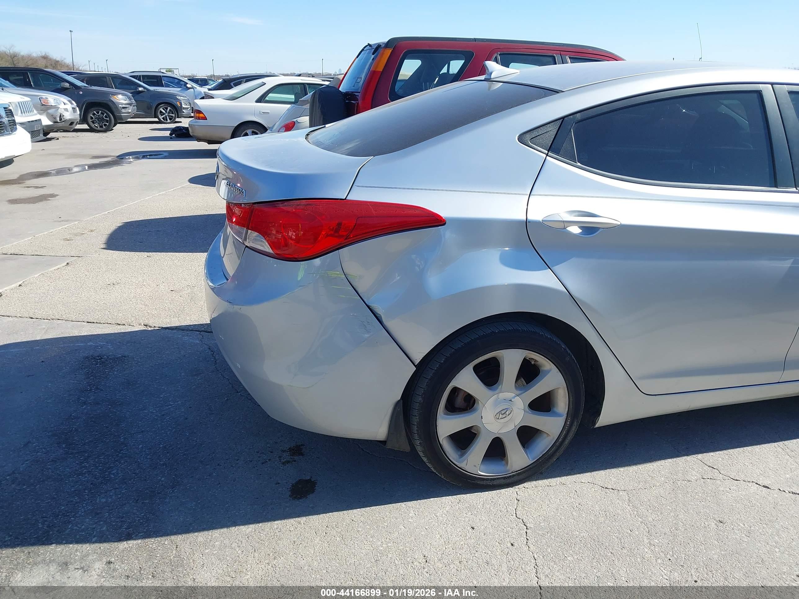 HYUNDAI ELANTRA image 6
