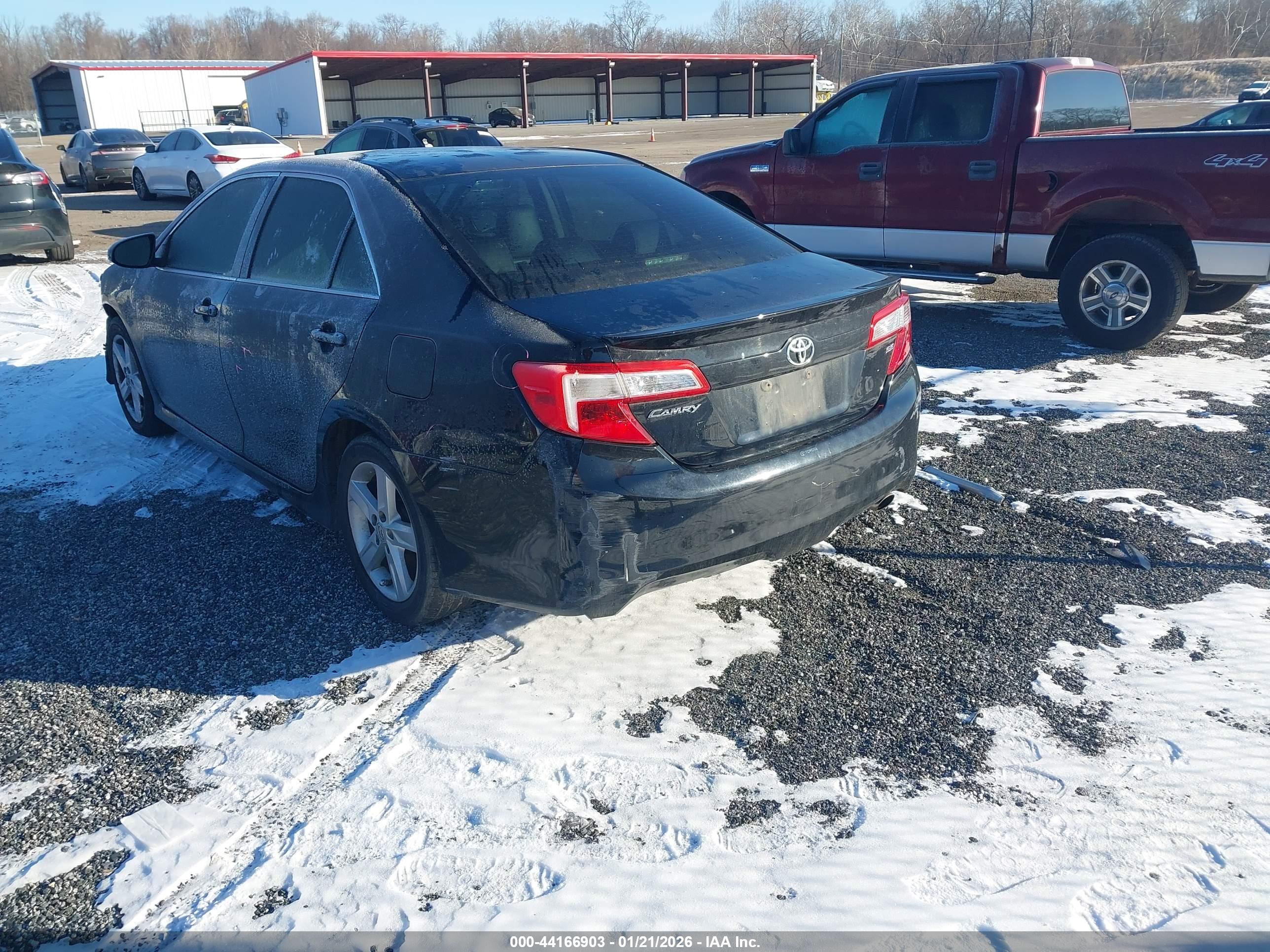 TOYOTA CAMRY image 3