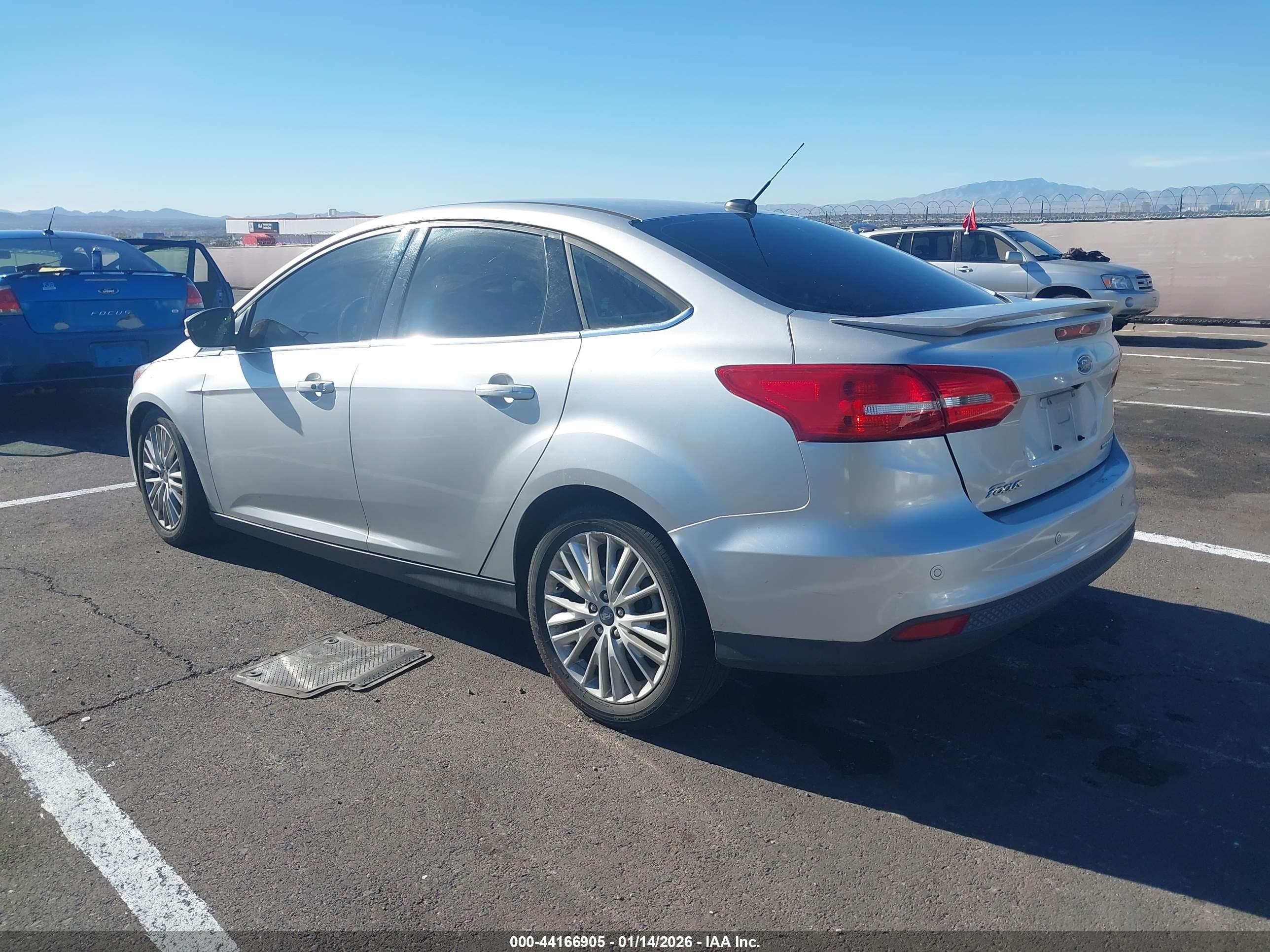 FORD FOCUS image 3