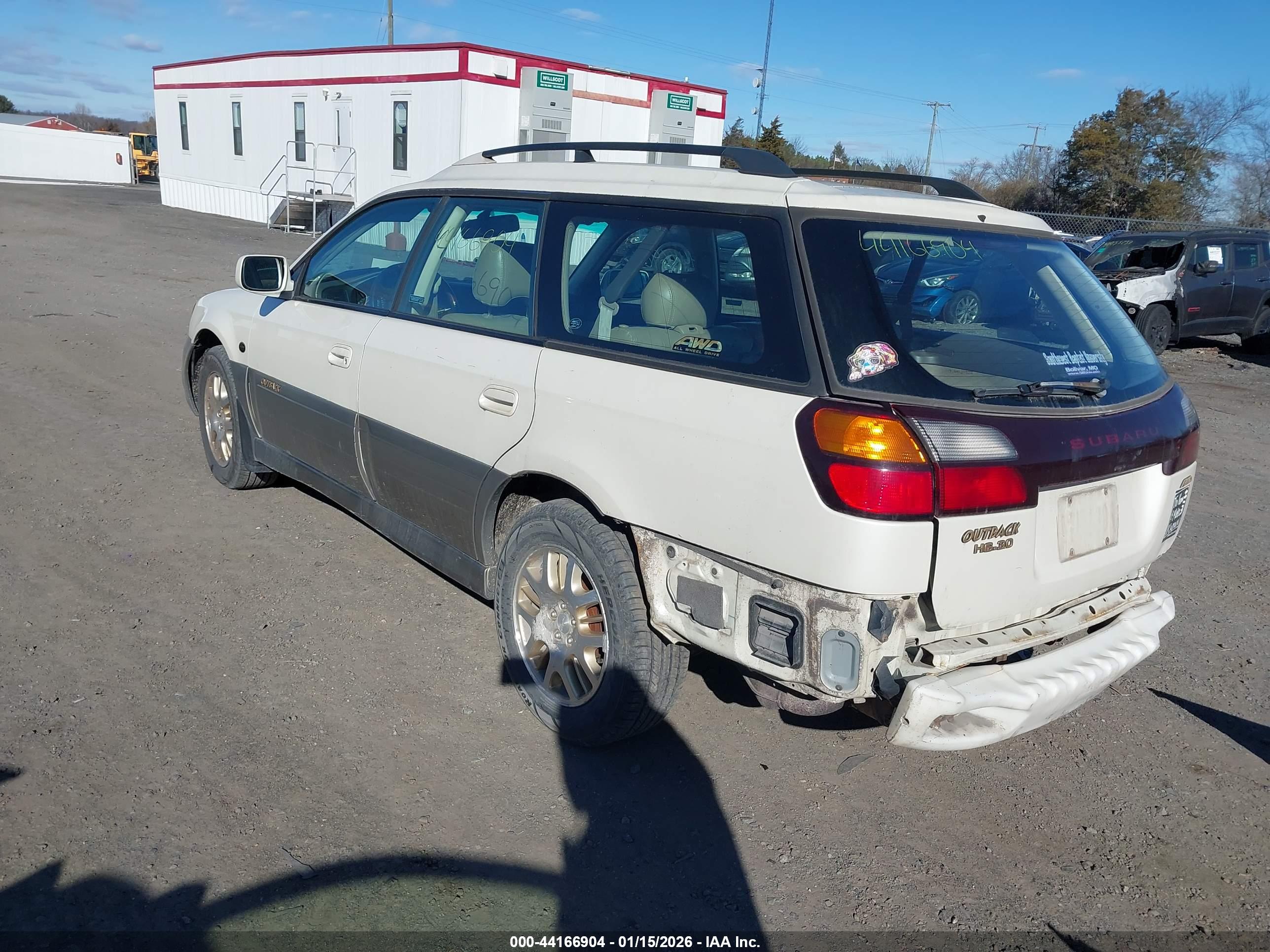 SUBARU OUTBACK image 3