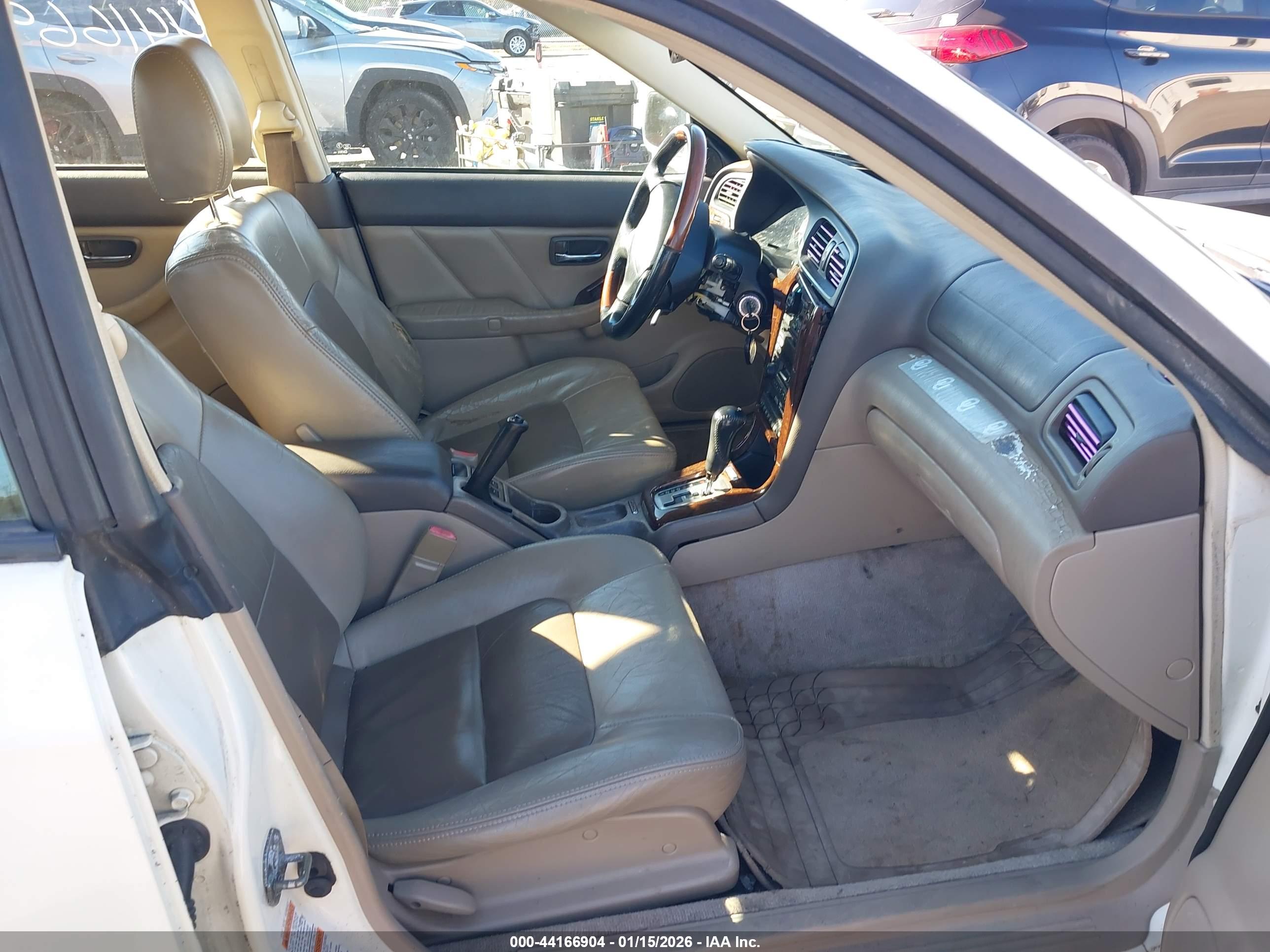 SUBARU OUTBACK image 5