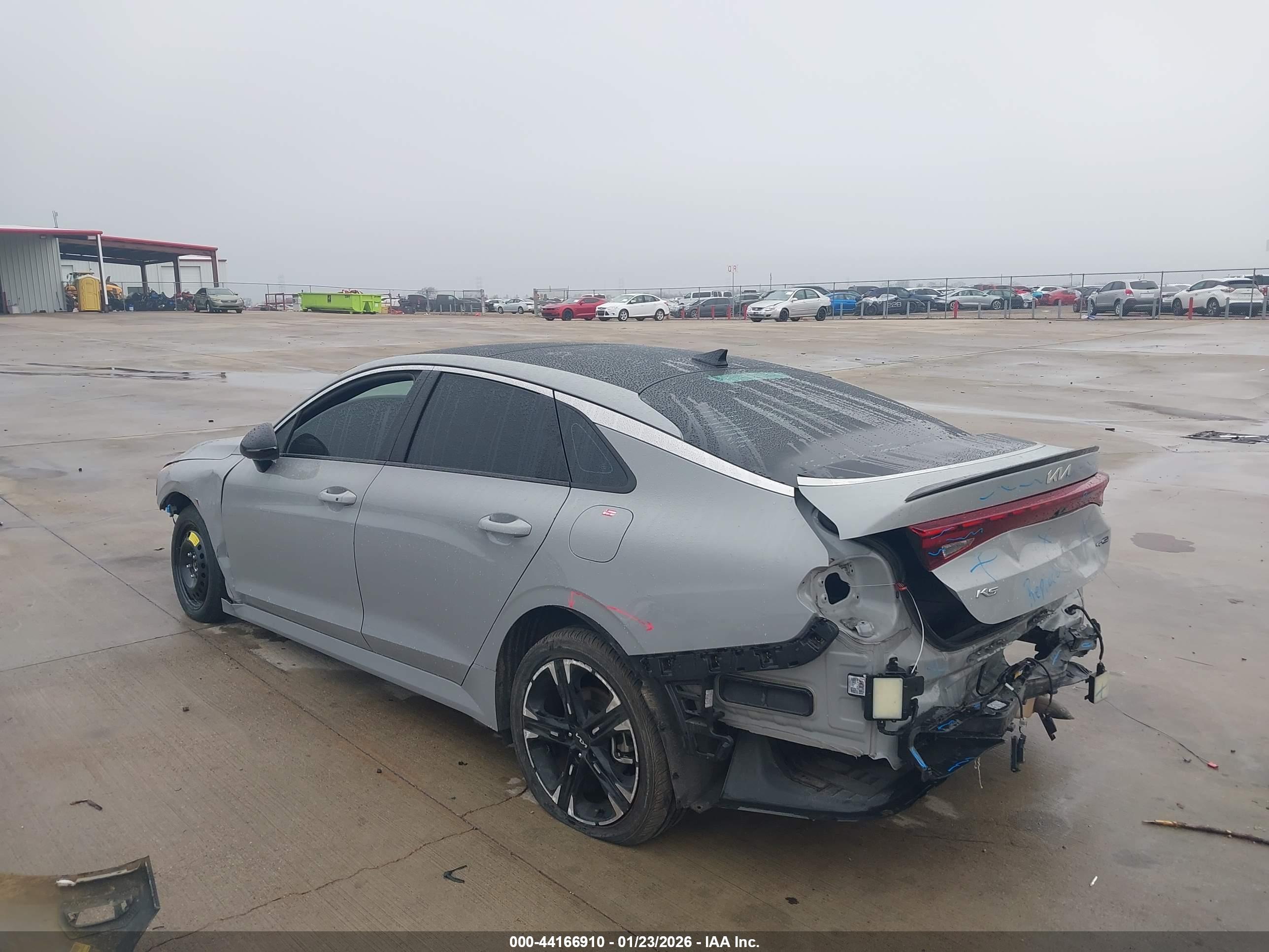 KIA K5 image 3