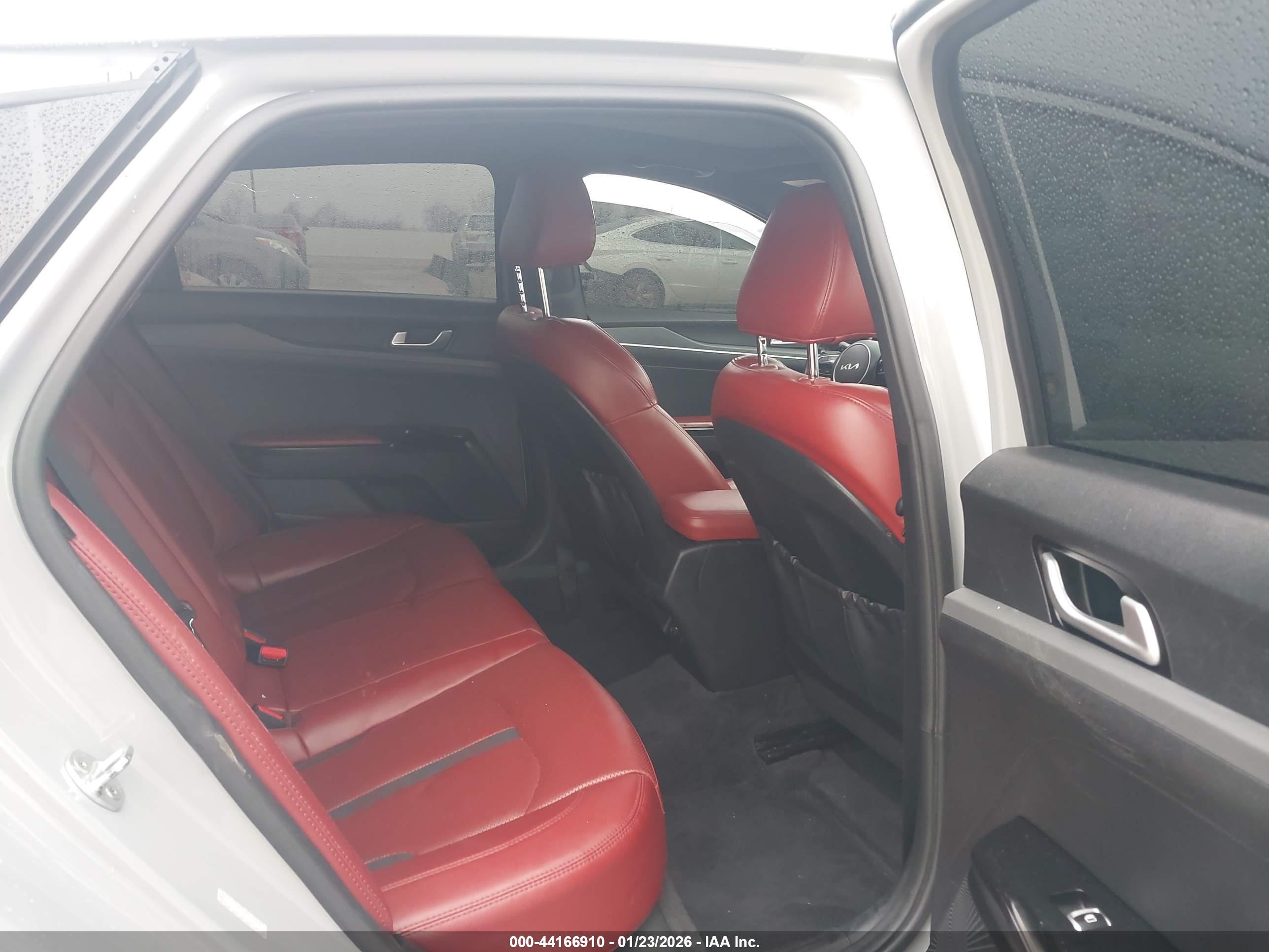 KIA K5 image 8