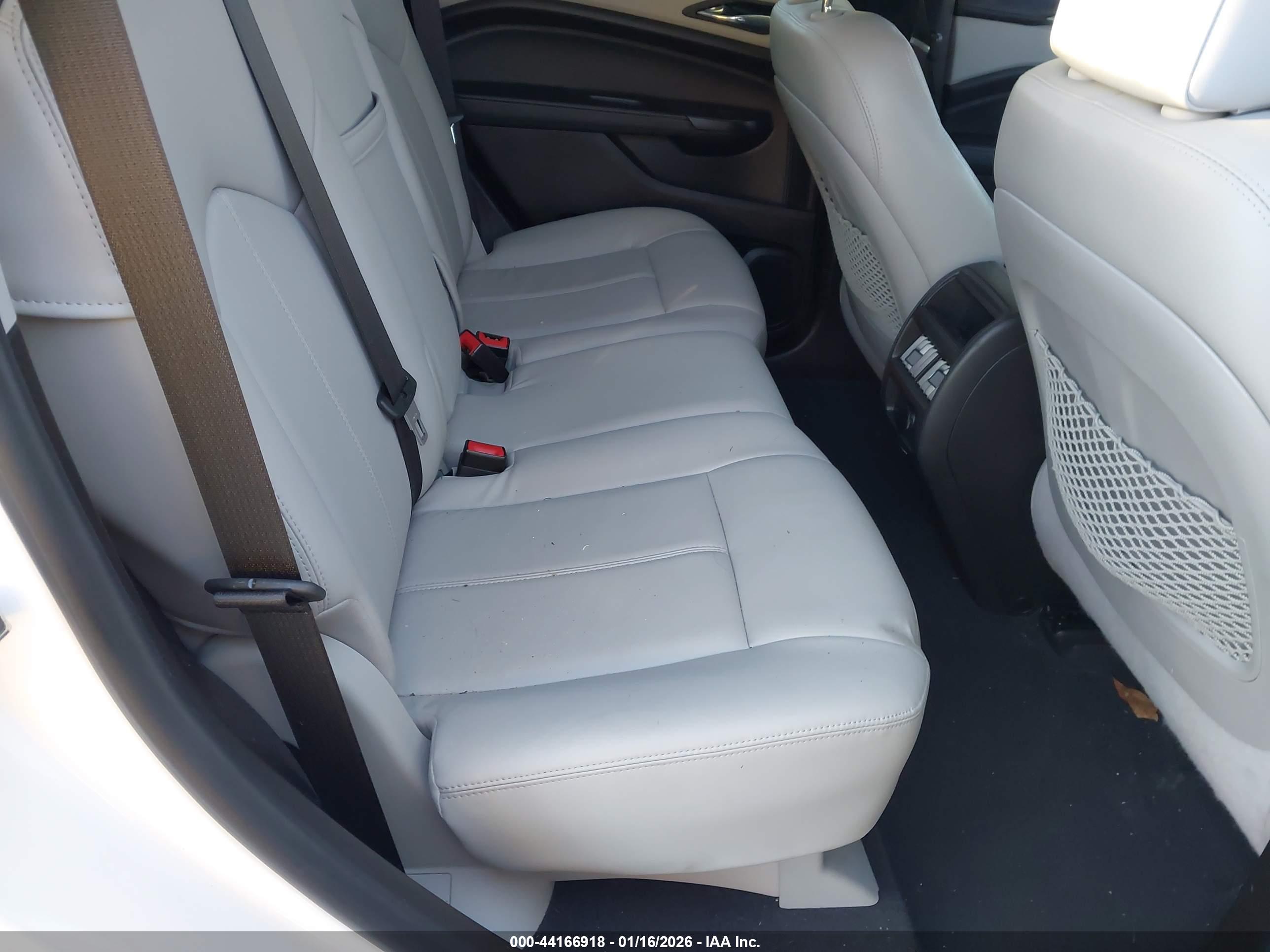 CADILLAC SRX image 8