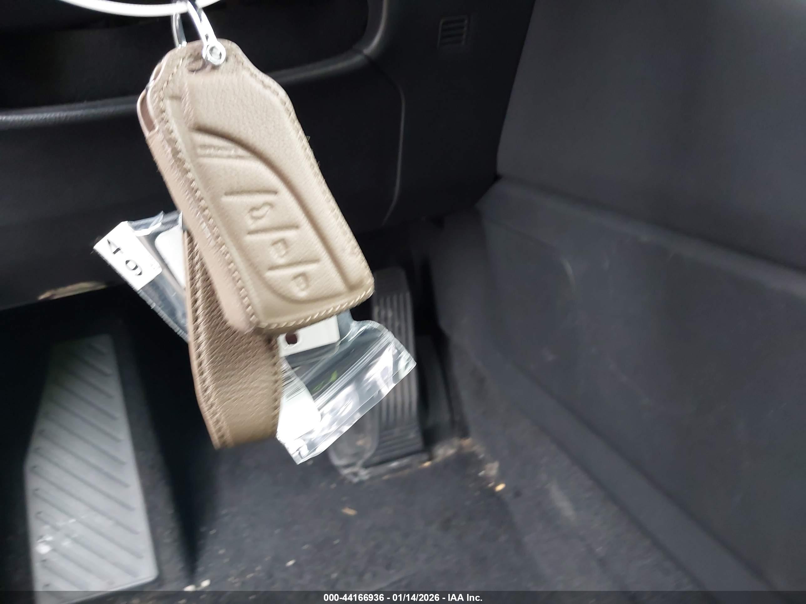 LEXUS TX image 11