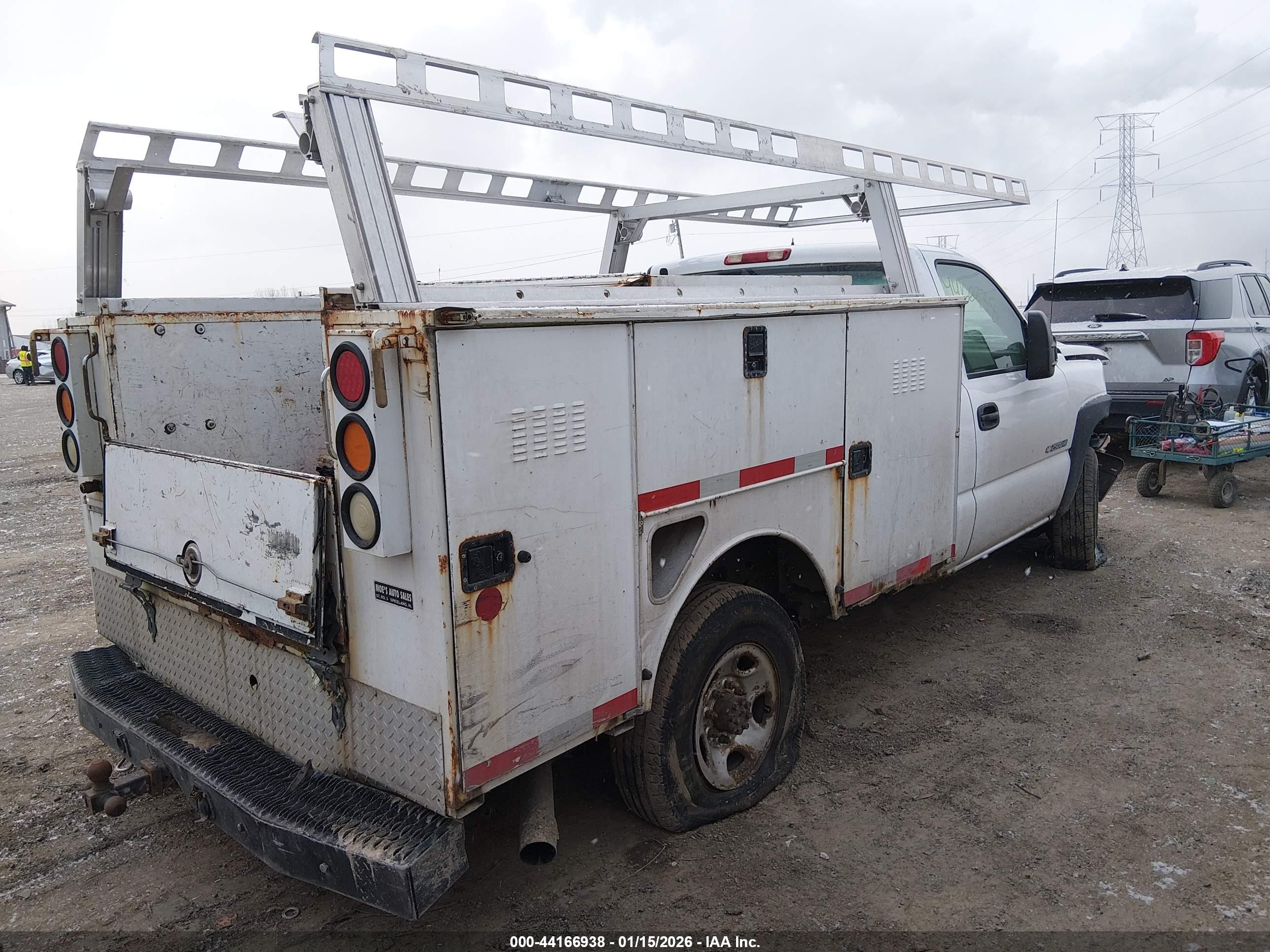 CHEVROLET SILVERADO image 4