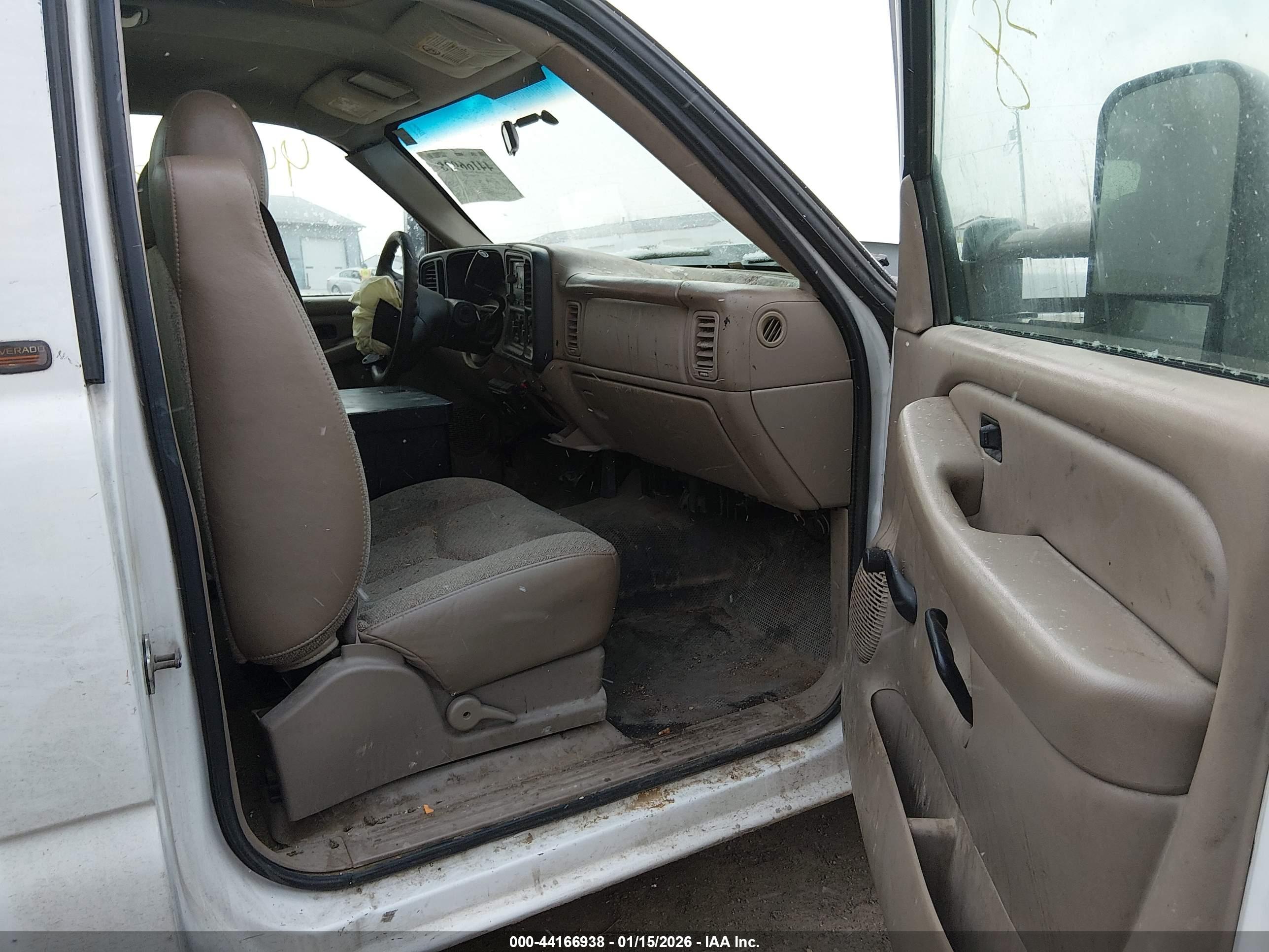 CHEVROLET SILVERADO image 5