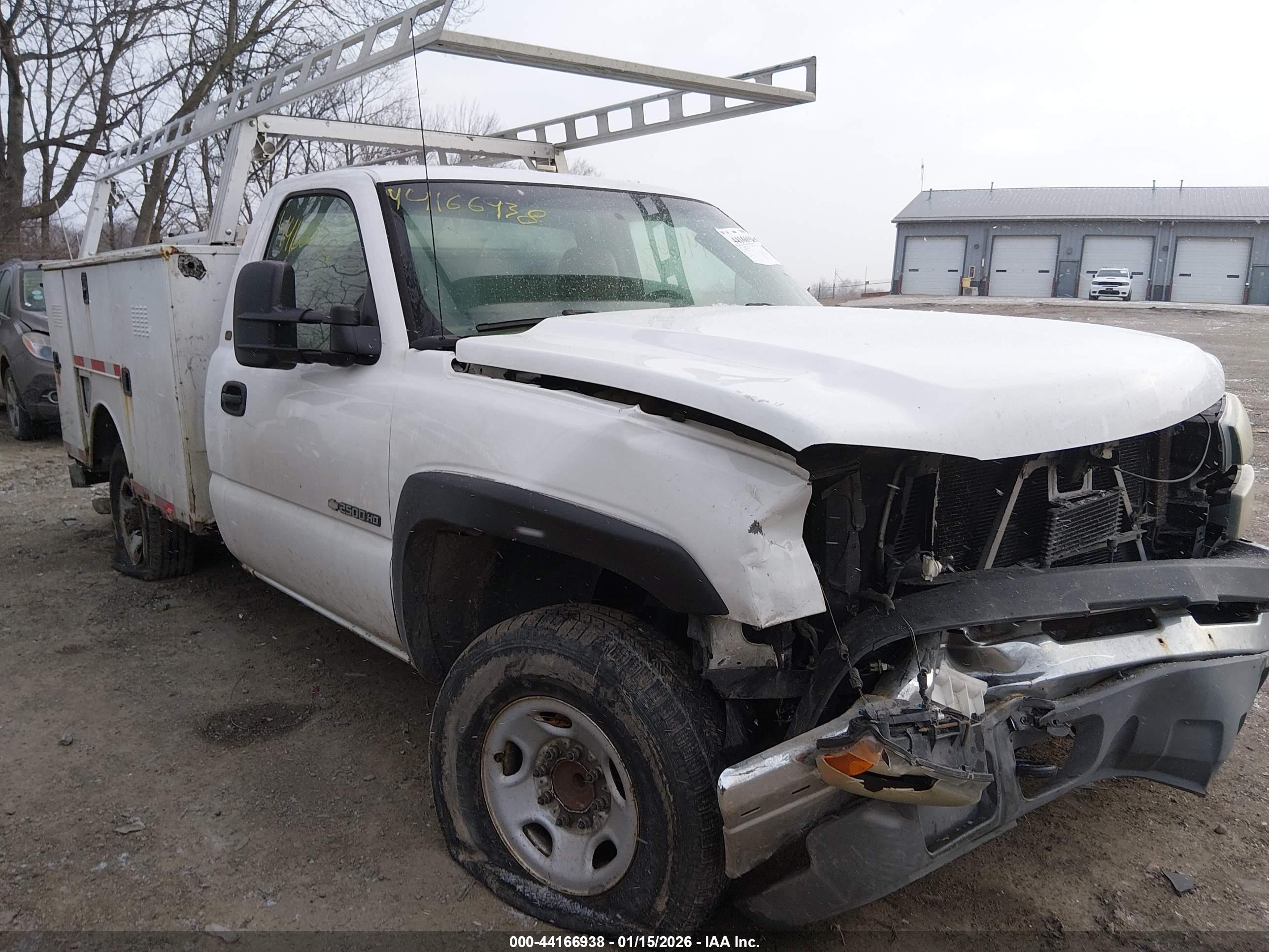 CHEVROLET SILVERADO image 6