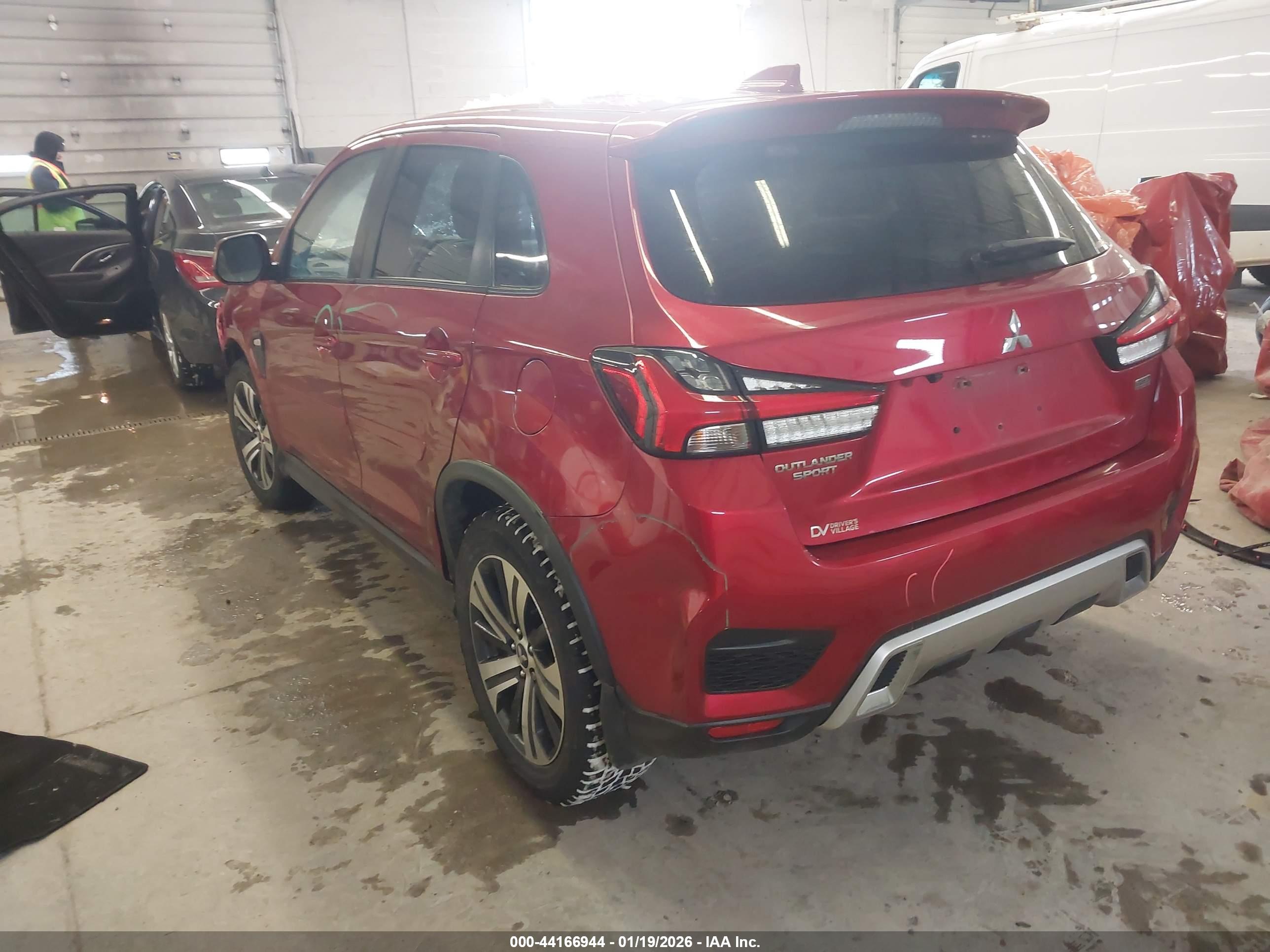 MITSUBISHI OUTLANDER image 3