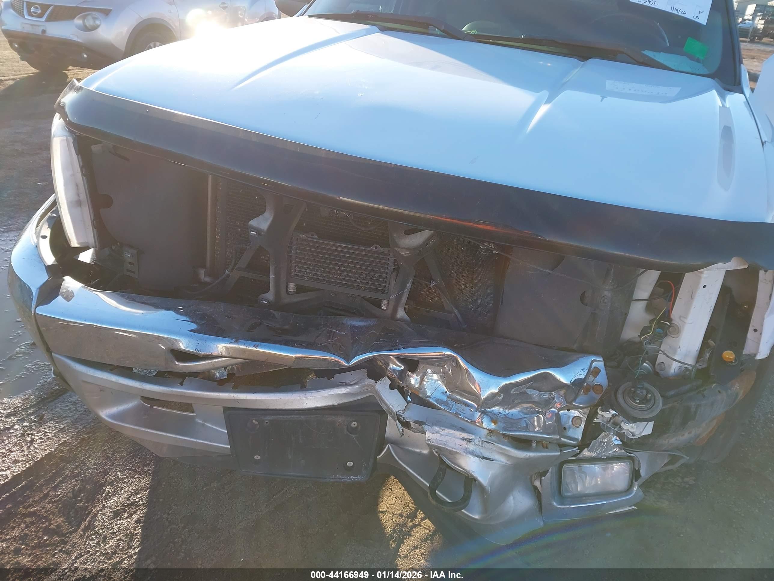 CHEVROLET SILVERADO image 6