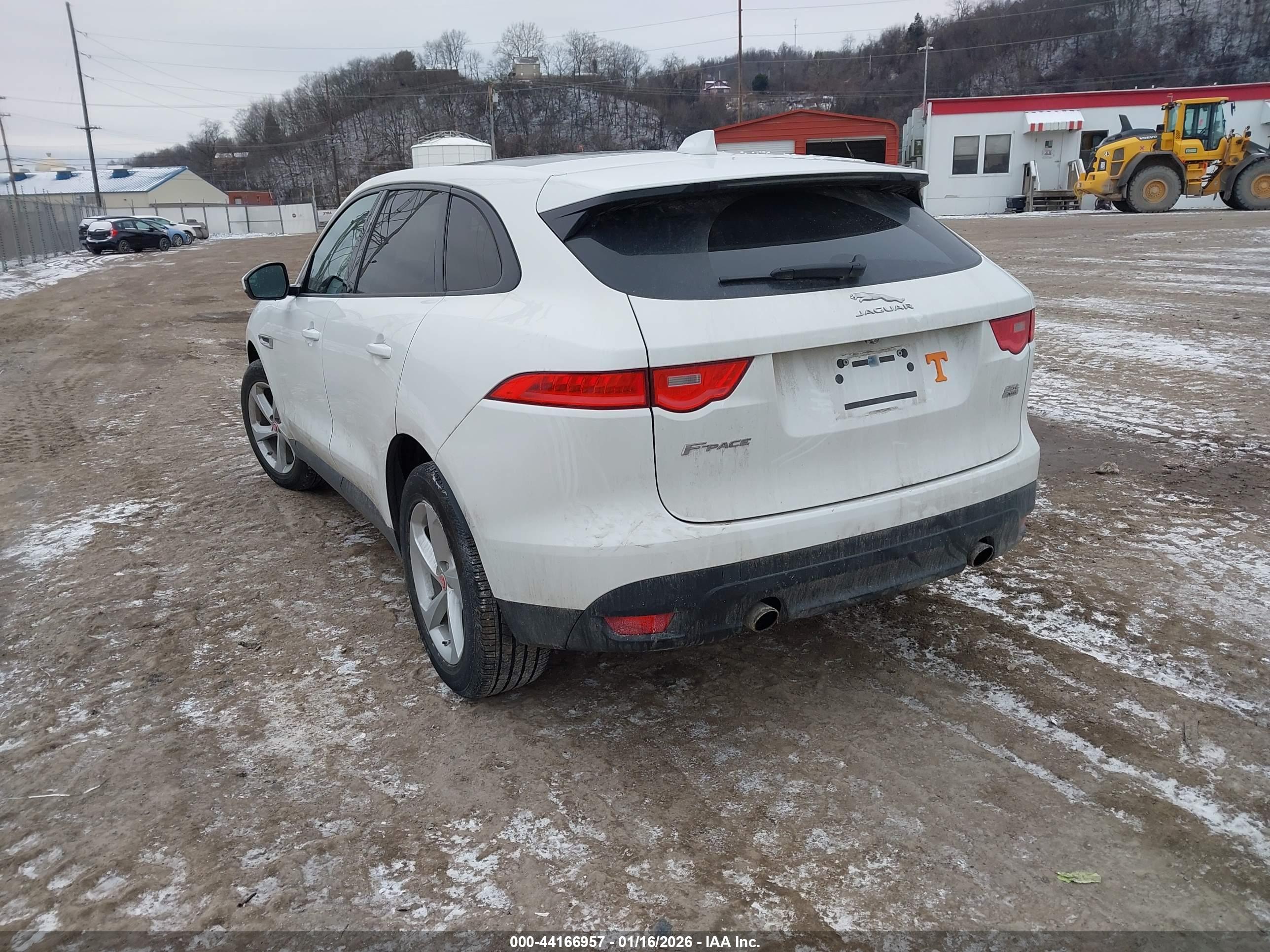 JAGUAR F-PACE image 3