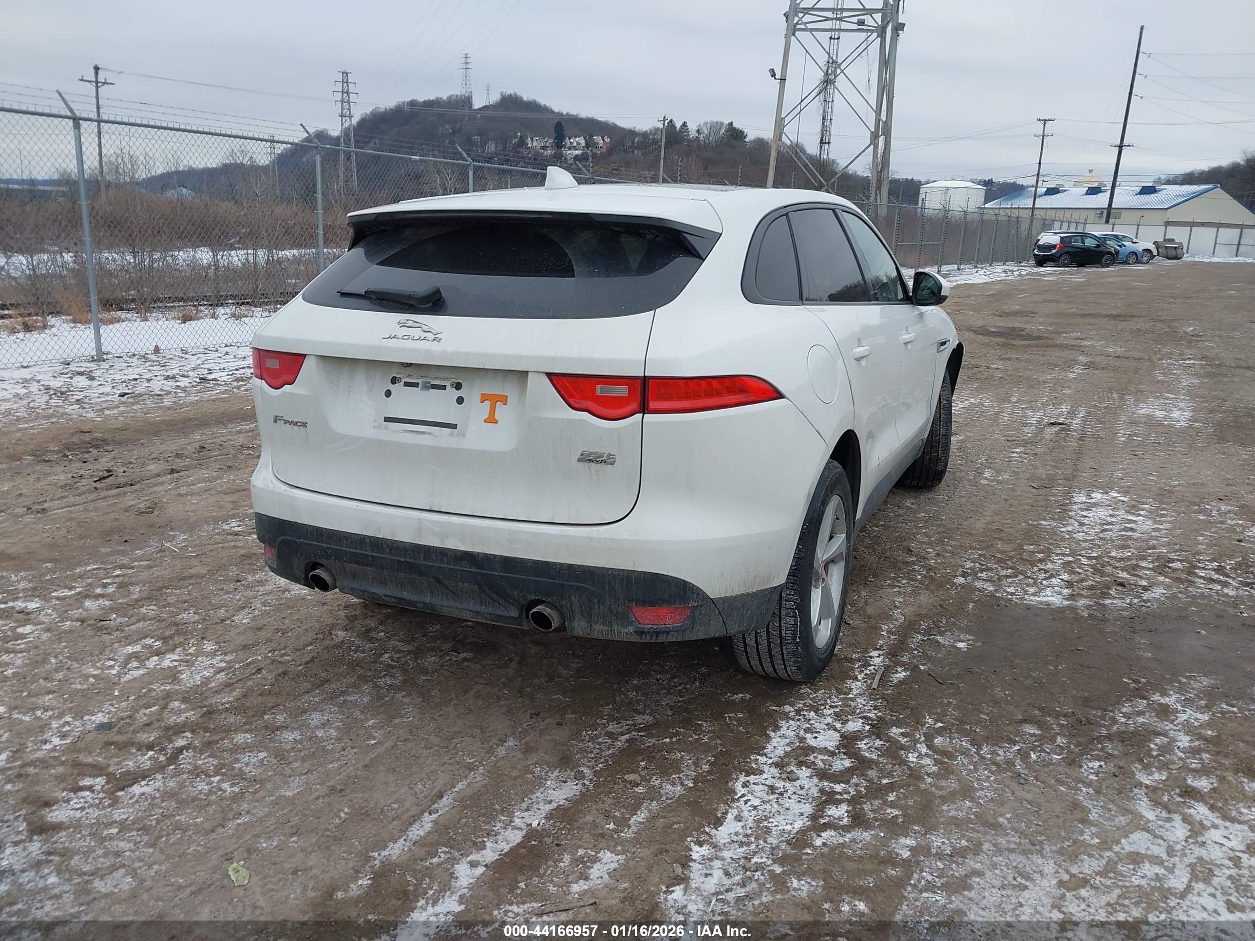 JAGUAR F-PACE image 4