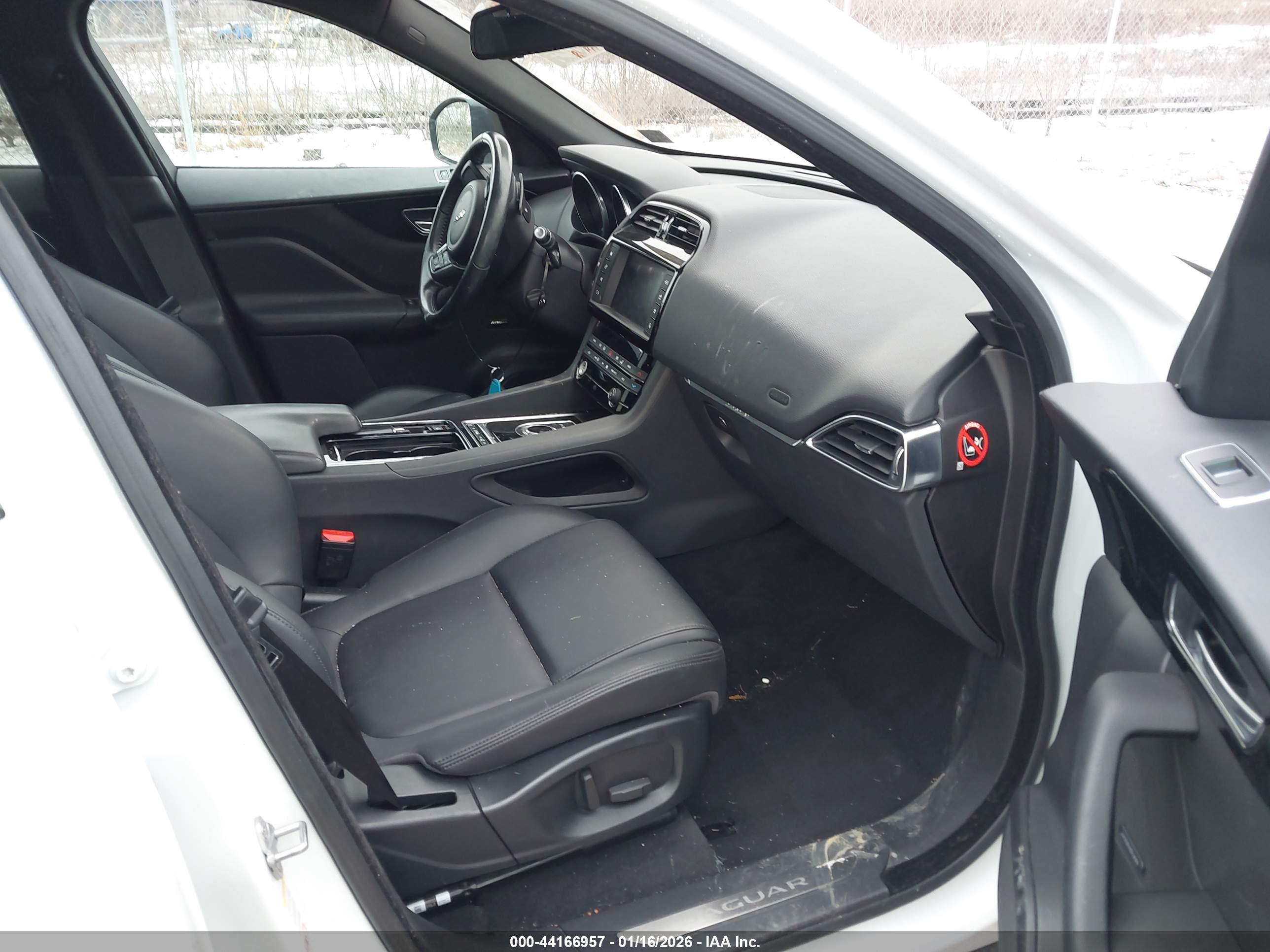 JAGUAR F-PACE image 5